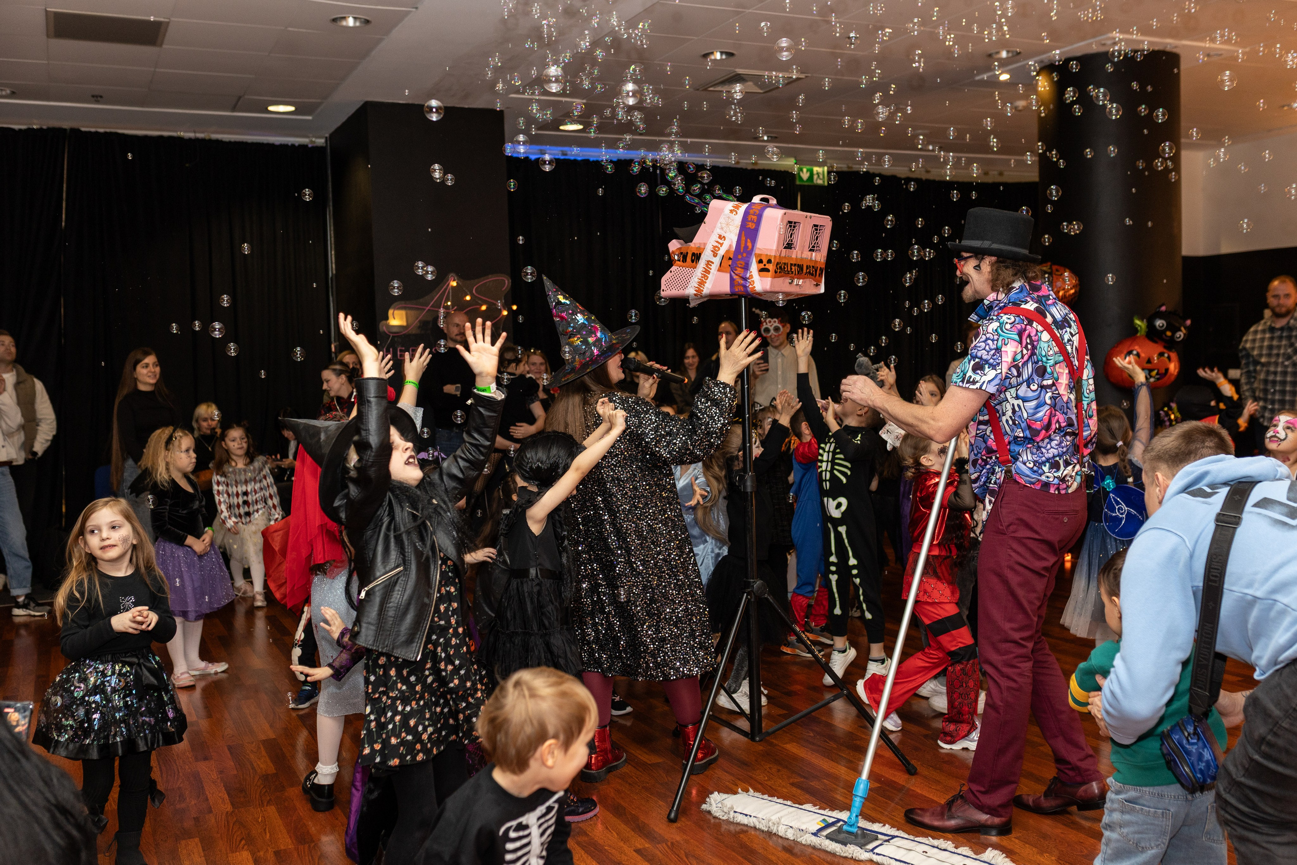 Leo dance studio Helloween 2025. Семейный и детский фотограф в Варшаве Мила Бобровская