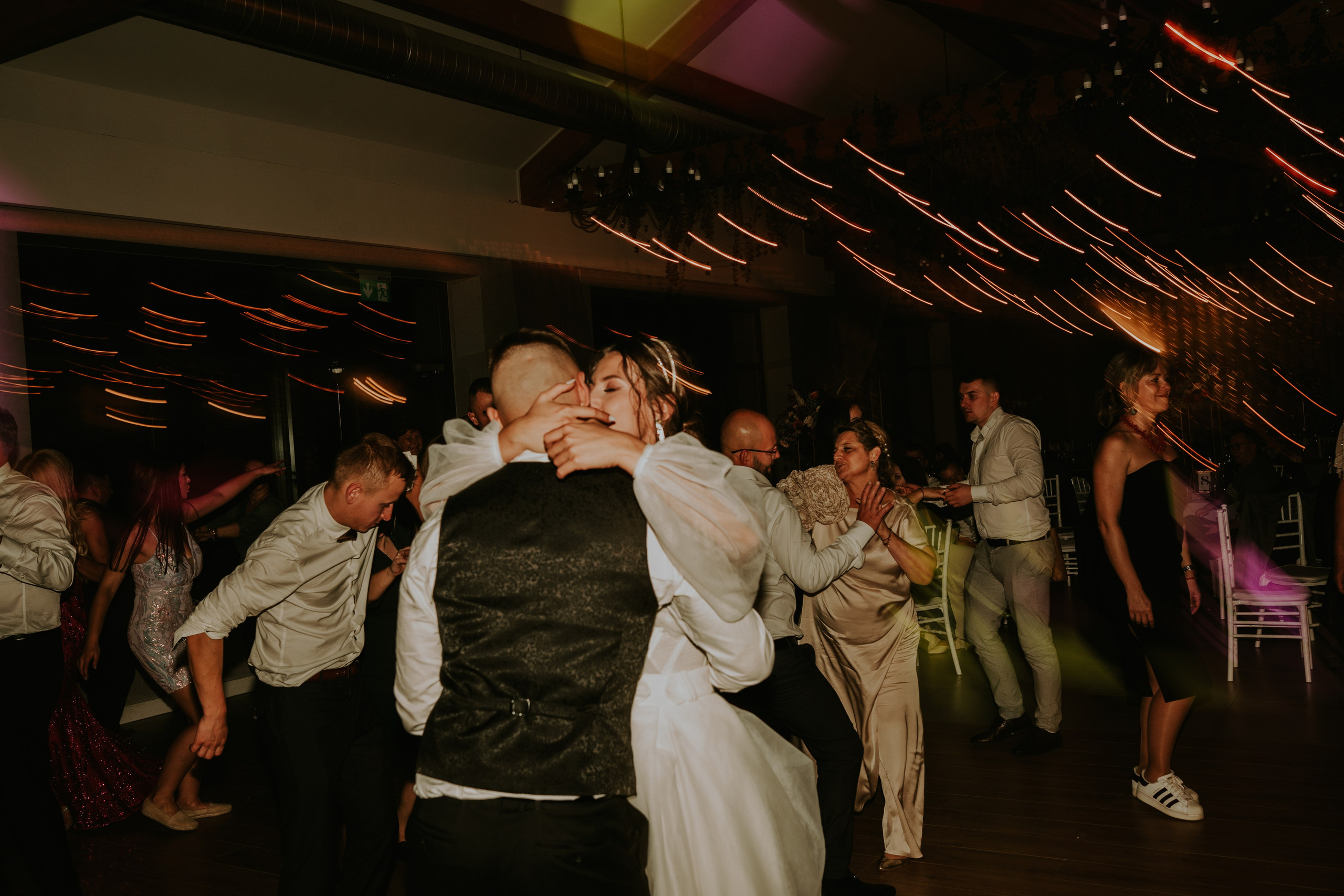 Sala Koralowa w Jaworzu: Opowieść o ślubie Nikoli i Kacpra. Karkowskafoto - fotografia miłości