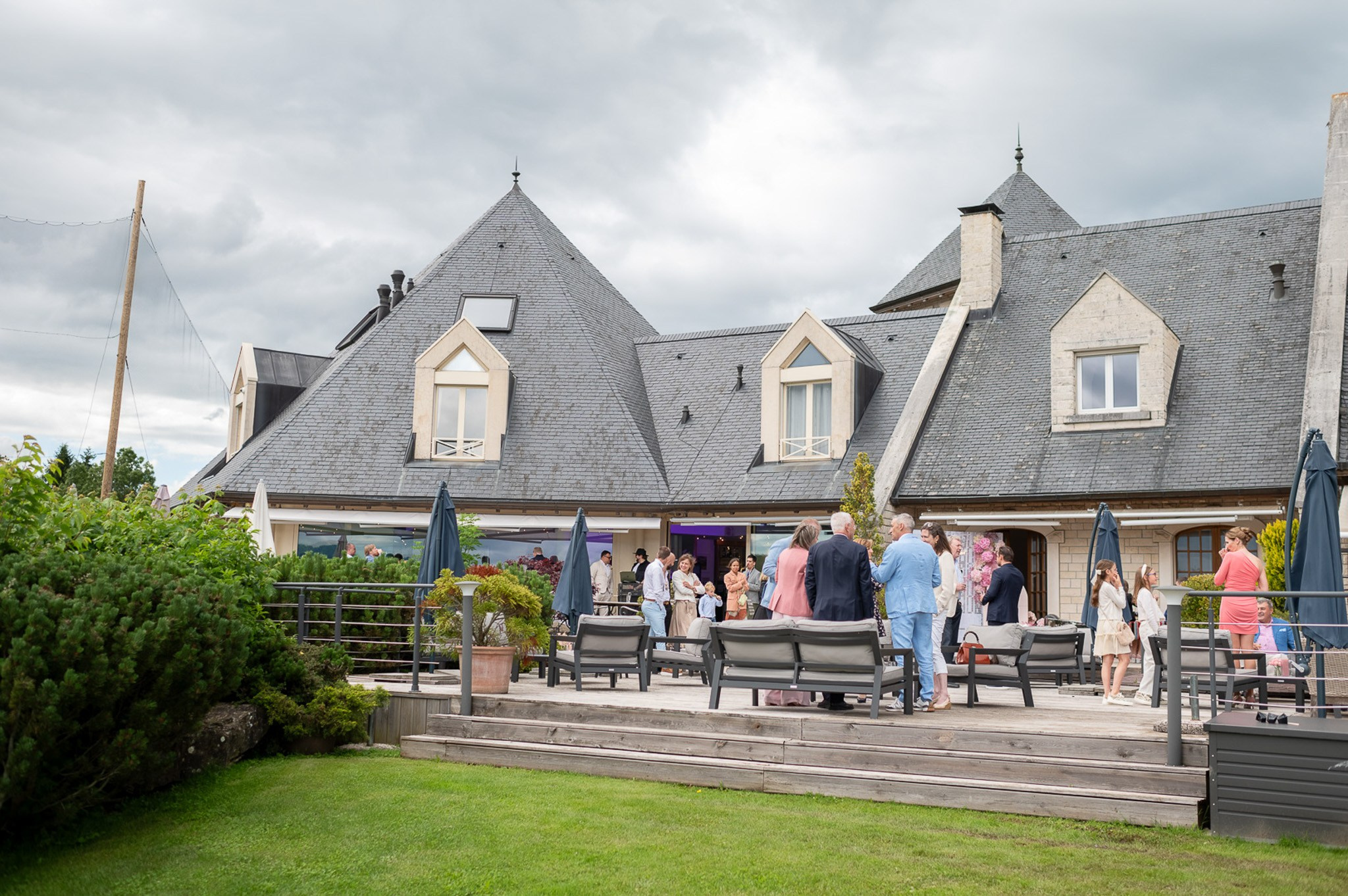 Photographie de mariage, vibrations émotionnels et authentiques, photoreportage en Suisse / Emotional wedding photography, authentique vibes, and photoreportage Switzerland 
