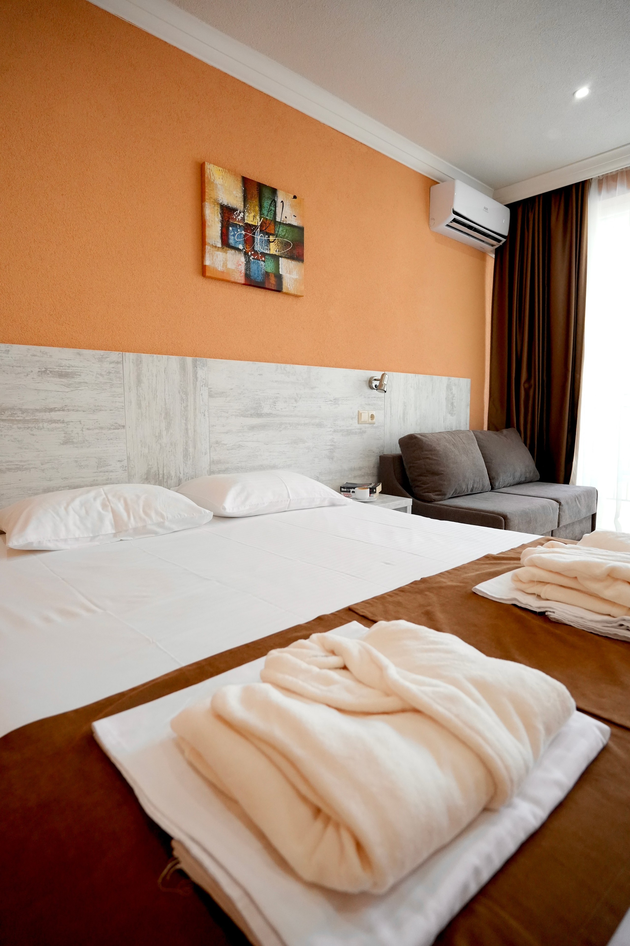 Hotels. Визуално популяризиране на бизнеса в Бургас, Юлия Начева