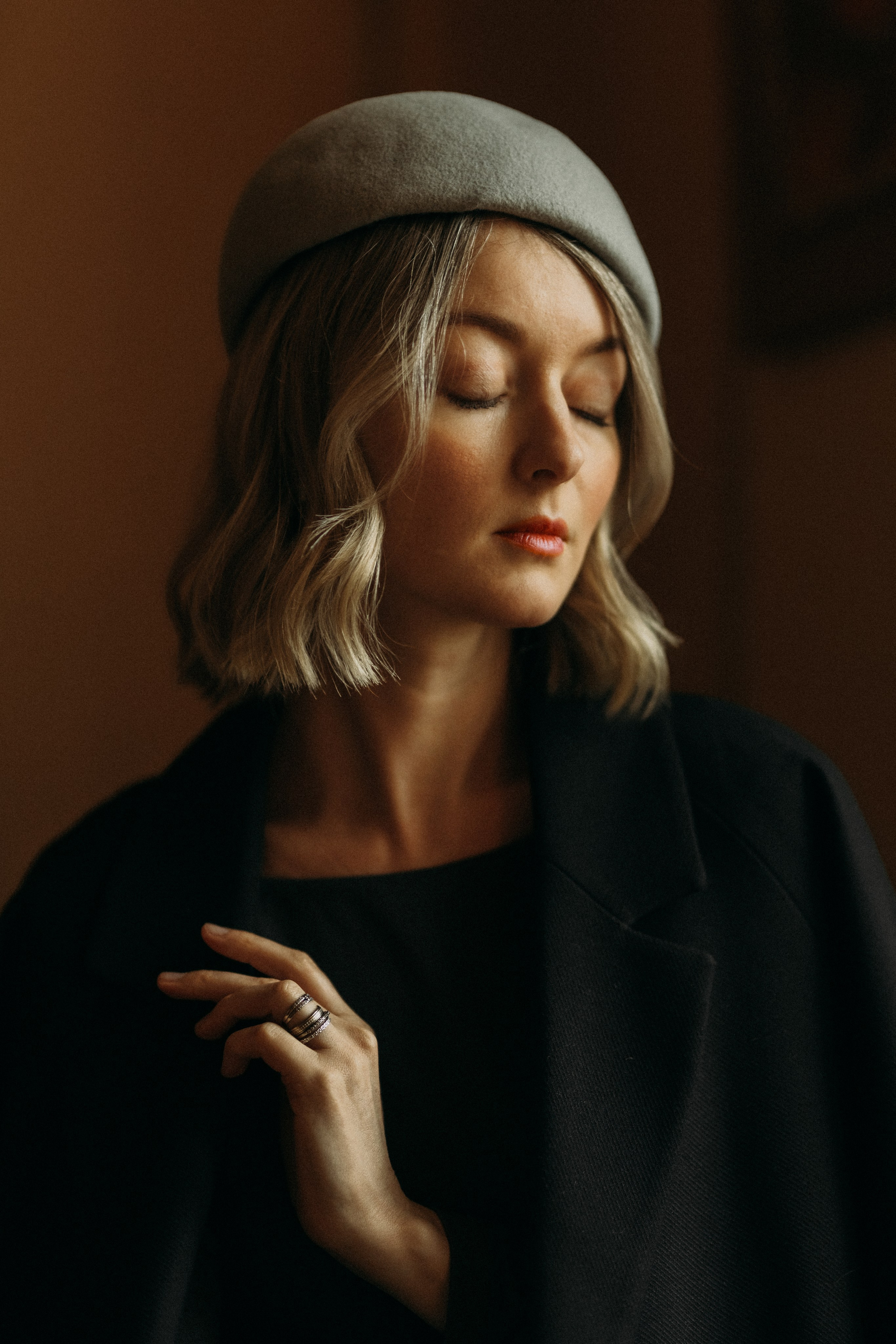 Woman phoshoot. Wedding and portrait photographer in Helsinki Vickan O