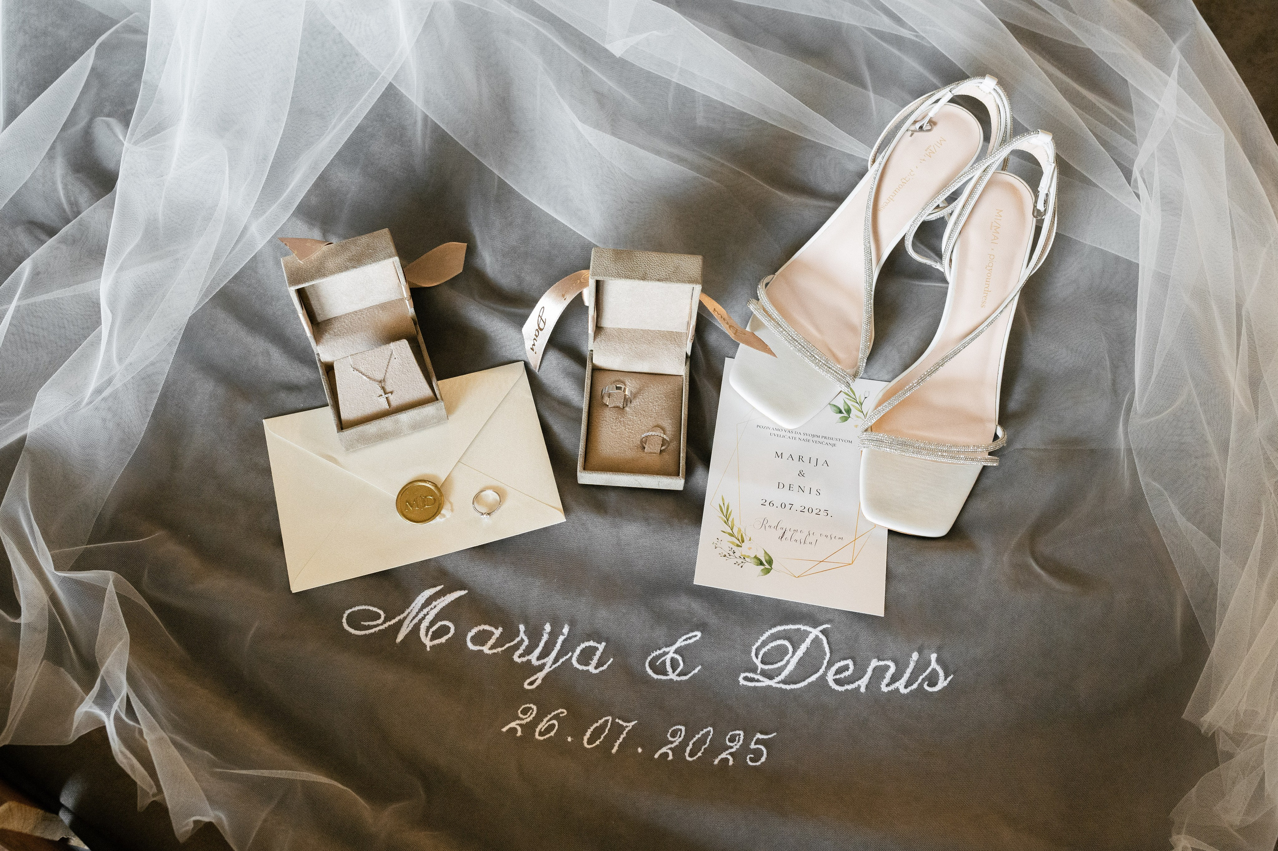 M&D|Between City Lights and Hidden Oasis. Black Sheep Produkcija| Wedding Photography and Wedding Films, based in Kragujevac, Europe / Fotograf i videograf, Kragujevac, Srbija