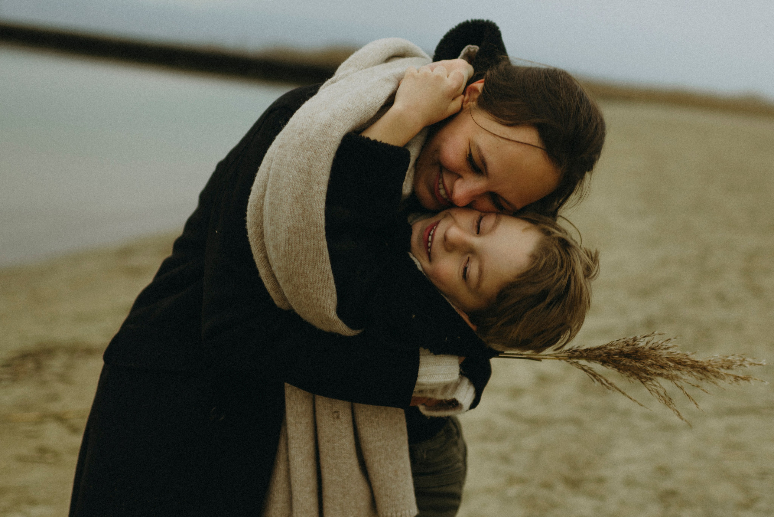 Polina Sobol — family & documentary photographer in Bern. Outdoor & urban photo sessions for families, kids and couples