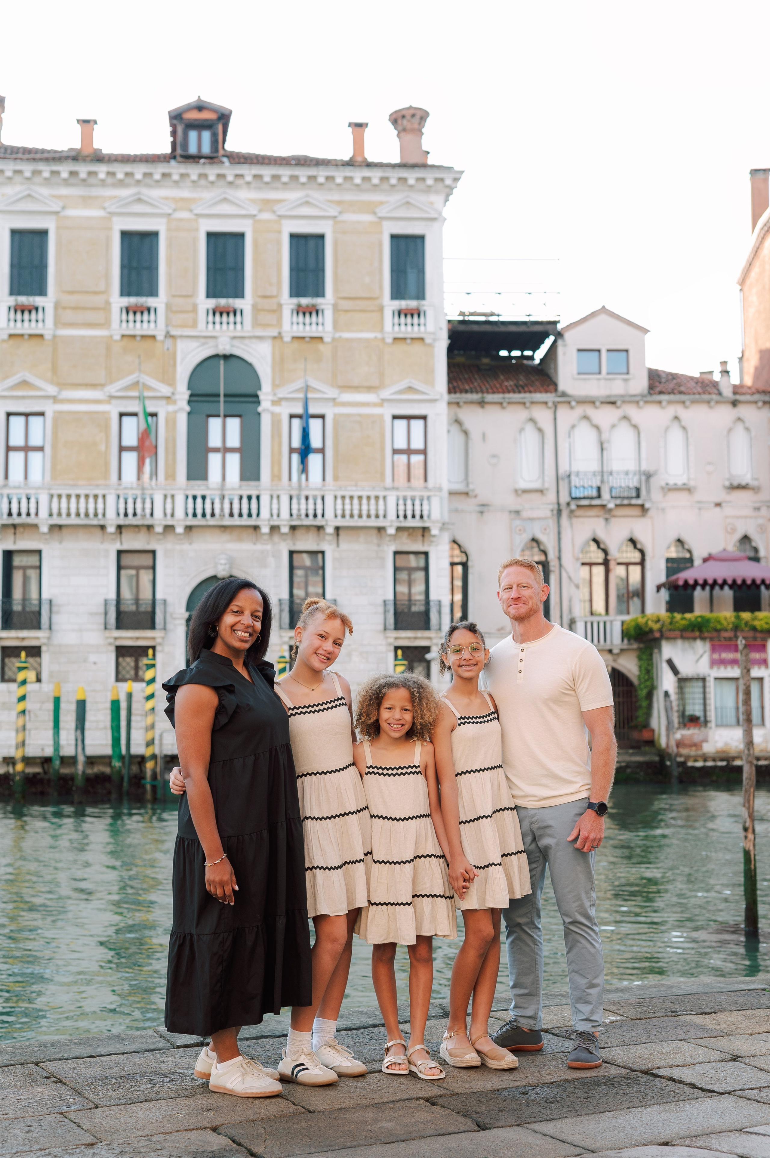 Eliza, Elena, Elliana, Teresa and Brad. Photographer in Venice Anna Terzi