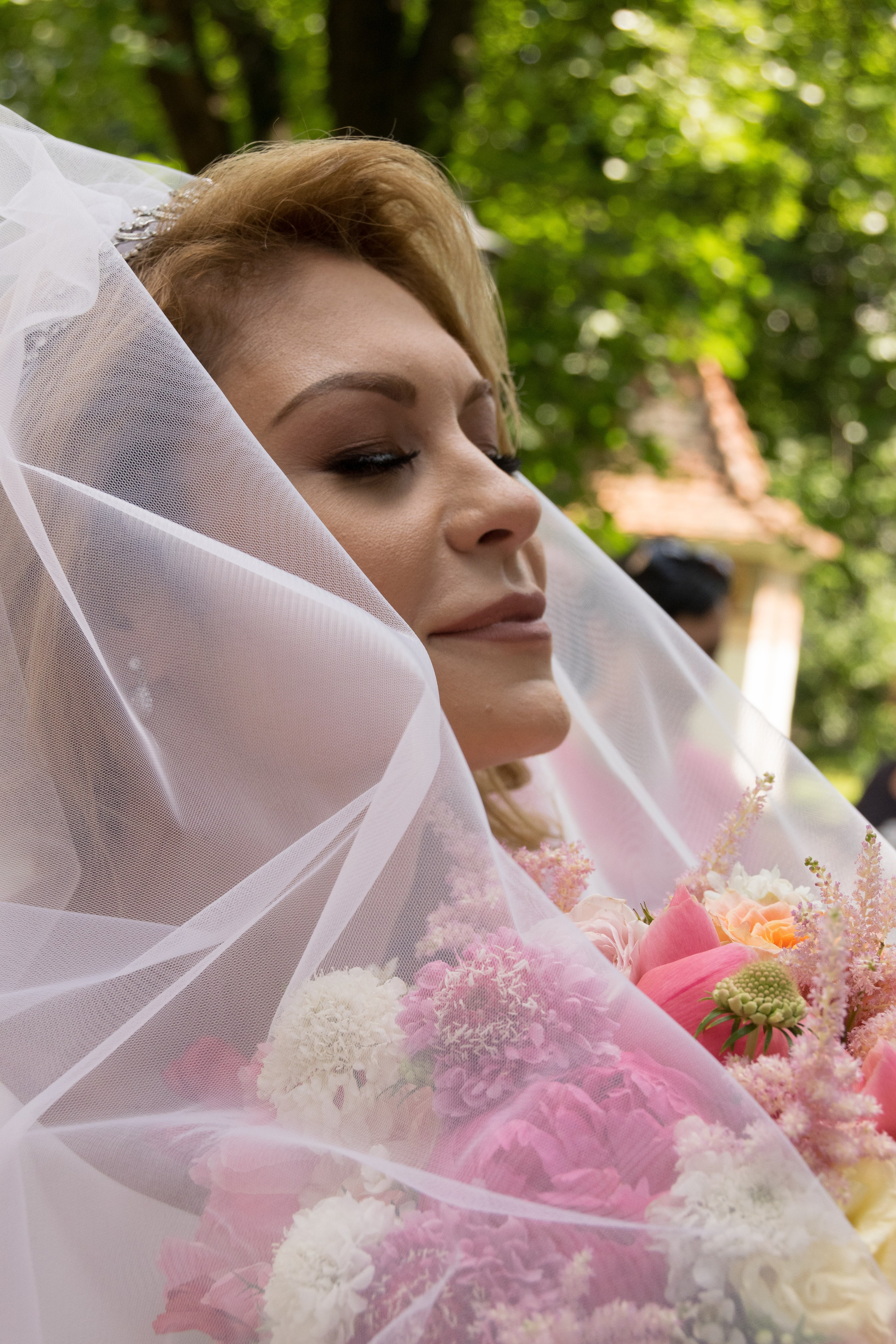 Sedinta foto la muzeul satului, fotografii de nunta, fotograf de nunta bucuresti, fotografii nunta in natura, pozing mireasa, obiceiuri, fotografie profesionala nunta, poze fashion, muzeul satului din bucuresti, emotii mireasa