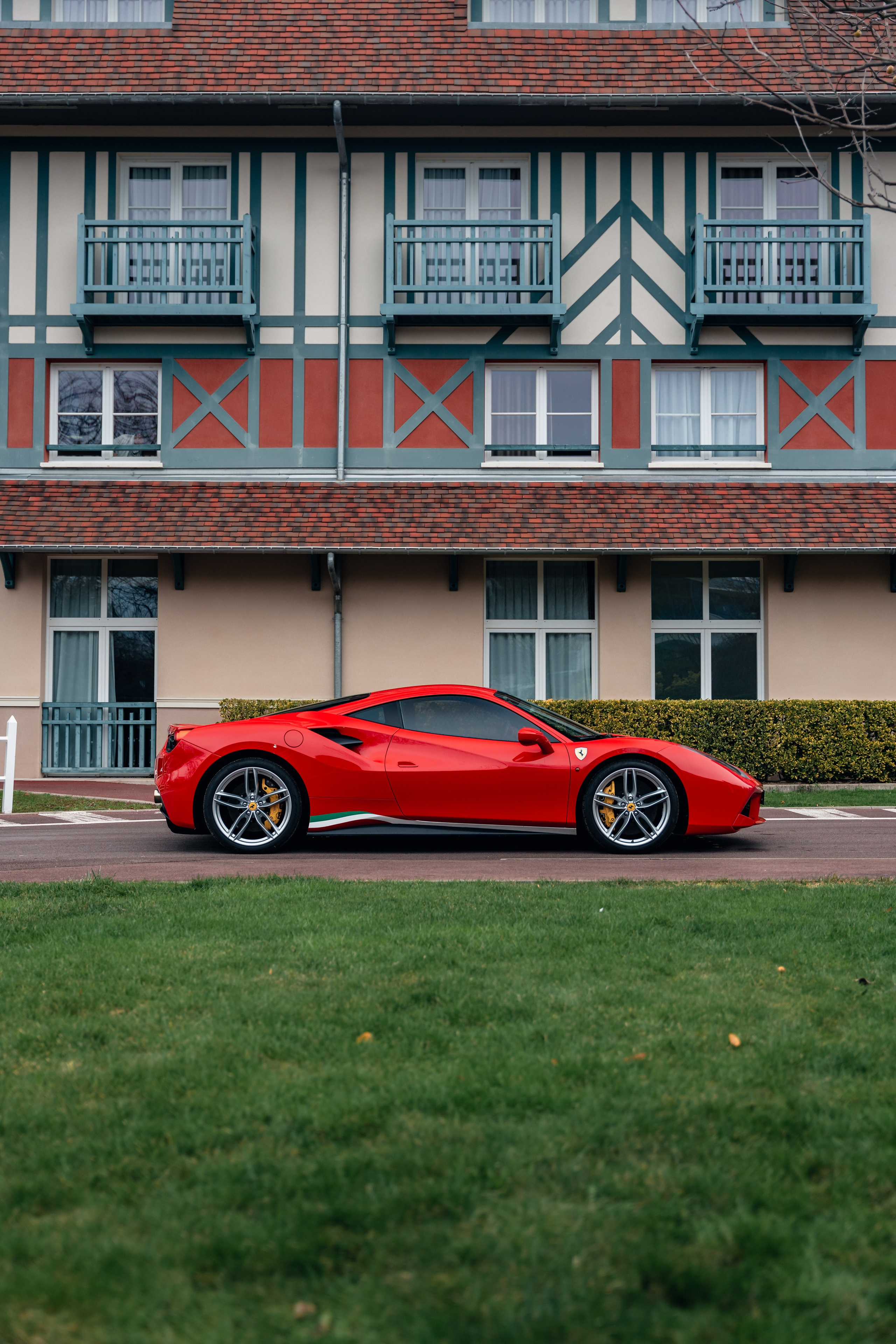 Ferrari 488 GTB. Photographe de voitures à Paris — Vitalii Motruk