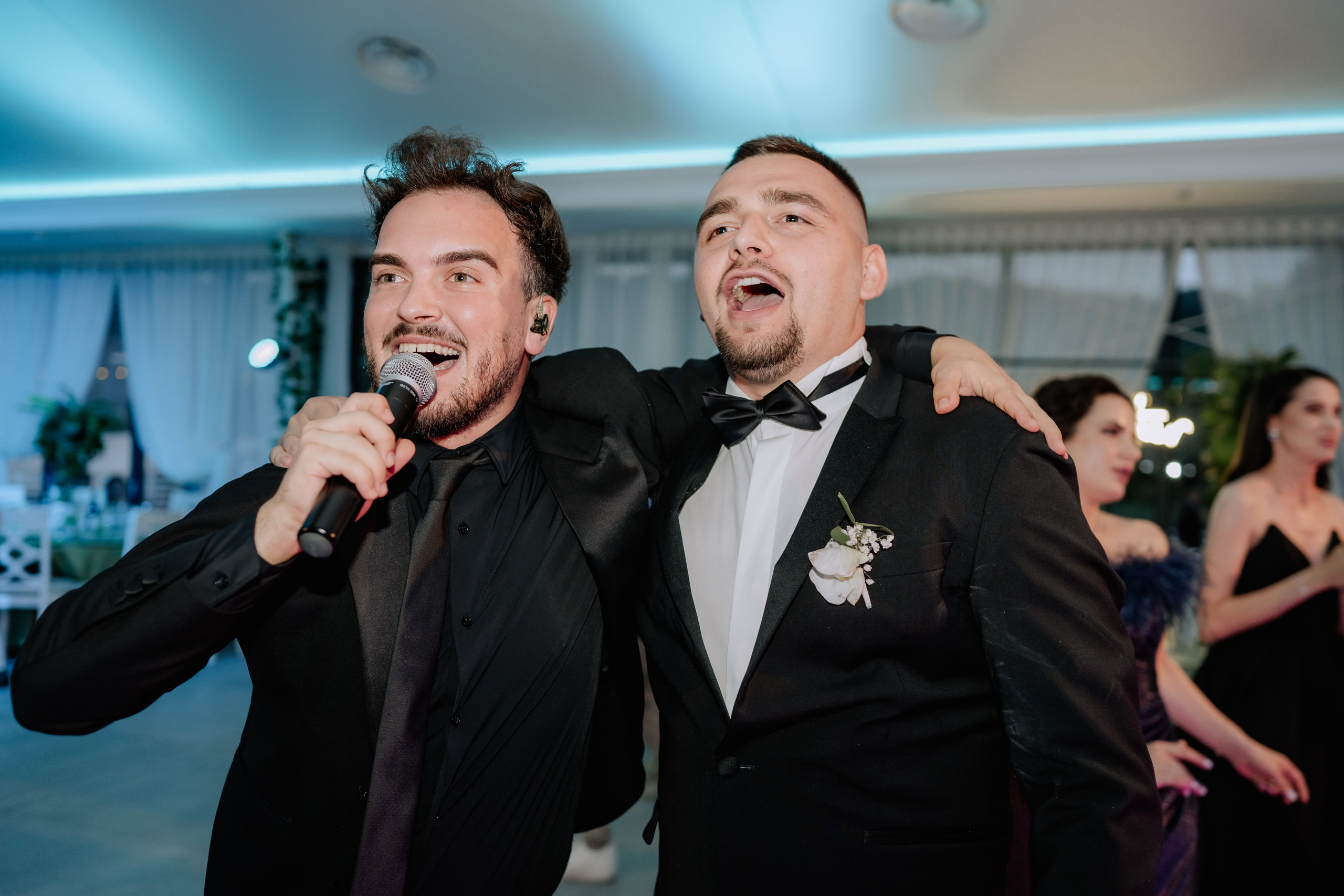 Cununie civila in aer liber , artificii de zi colorate , decor nunta , nunta la Hotel Traian. Proud Vision Weddings | Wedding Photography & Film — Servicii profesionale Foto Video Nunta Iasi