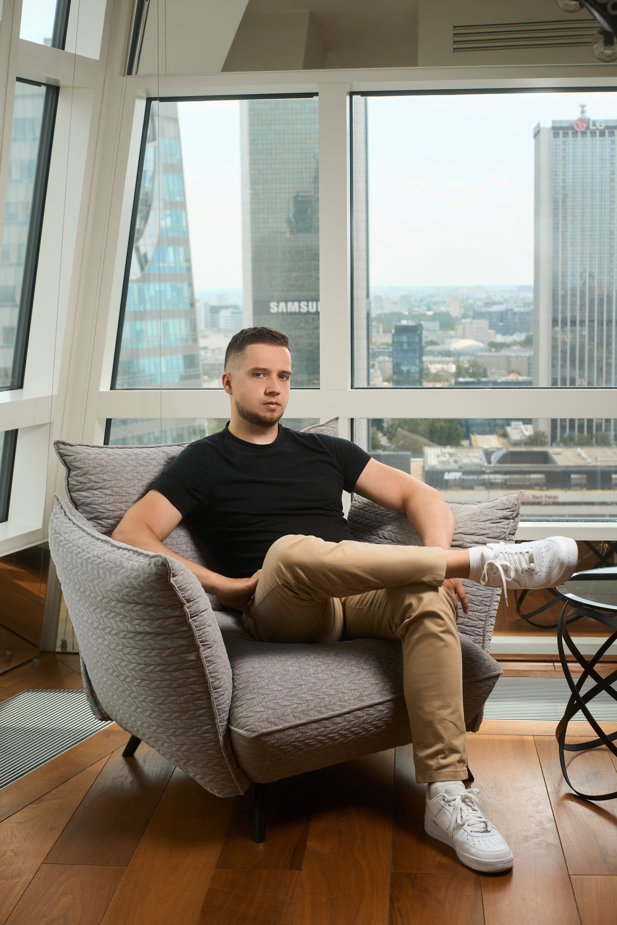 Reklamowa sesja zdjęciowa dla agencji nieruchomości Zlota 44 – Fotografia reklamowa w Warszawie. Portrait & Fashion Photographer | Сannes, Paris, Monaco, Dubai, Kyiv — - Alisa Postnykova