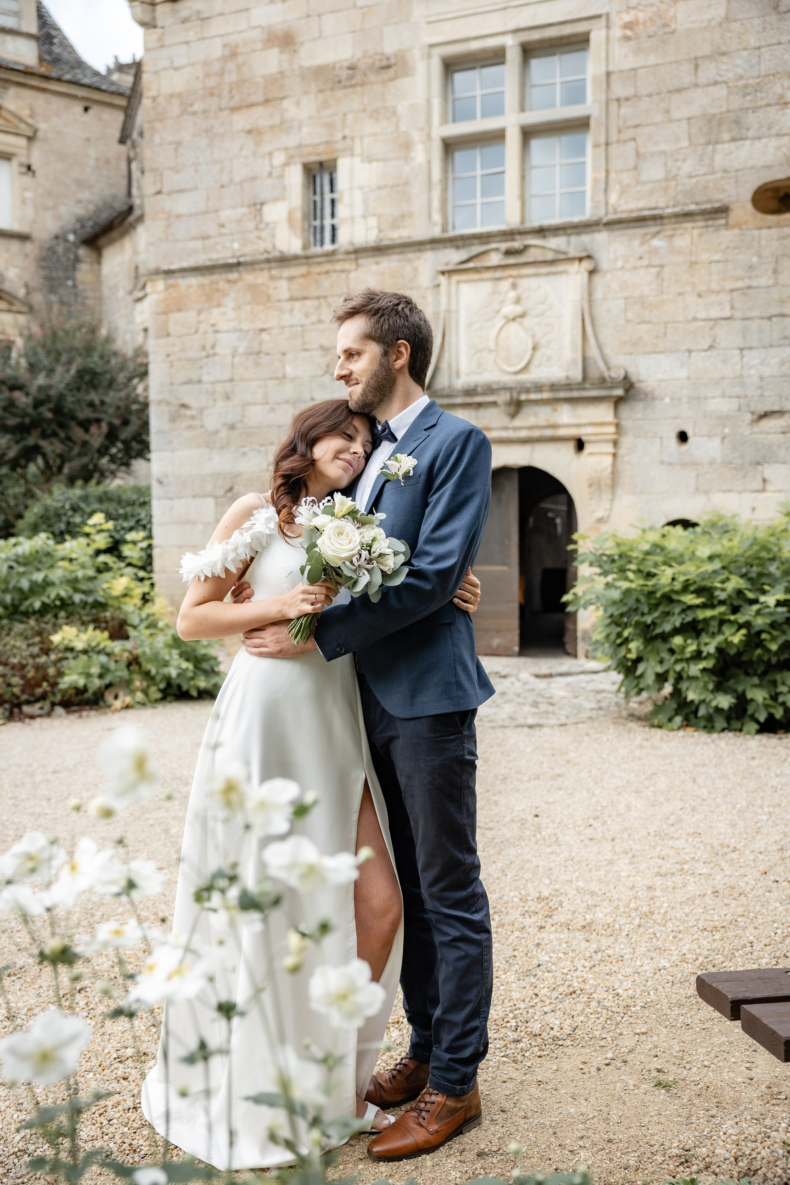 Mariage au château français. Elopement au Château de Cénevières. Eugénie Smirnova — Photographe à Toulouse et dans le Sud-Ouest