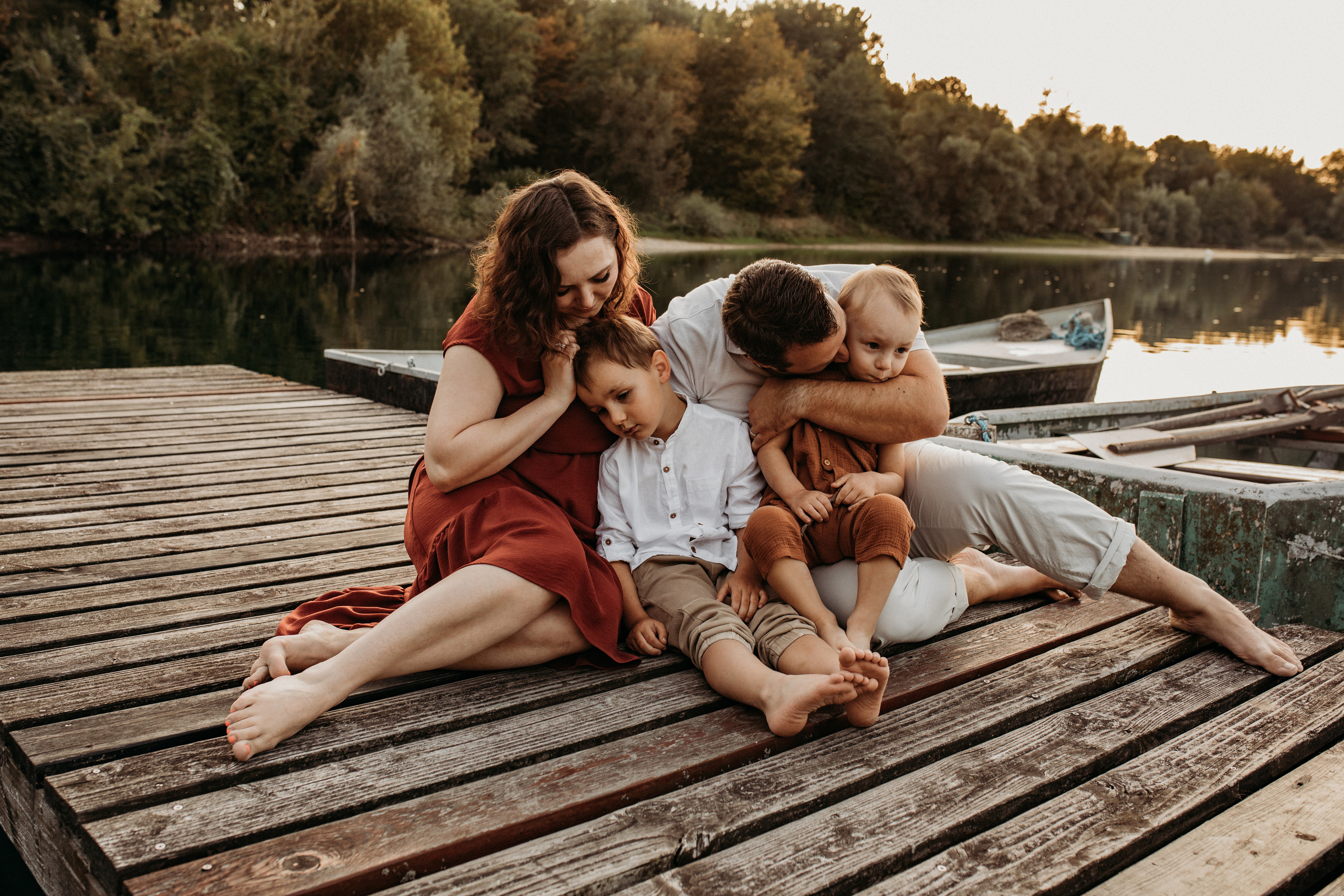 Sommerliche Familienfotos beim Kuscheln und Spielen sind am besten.