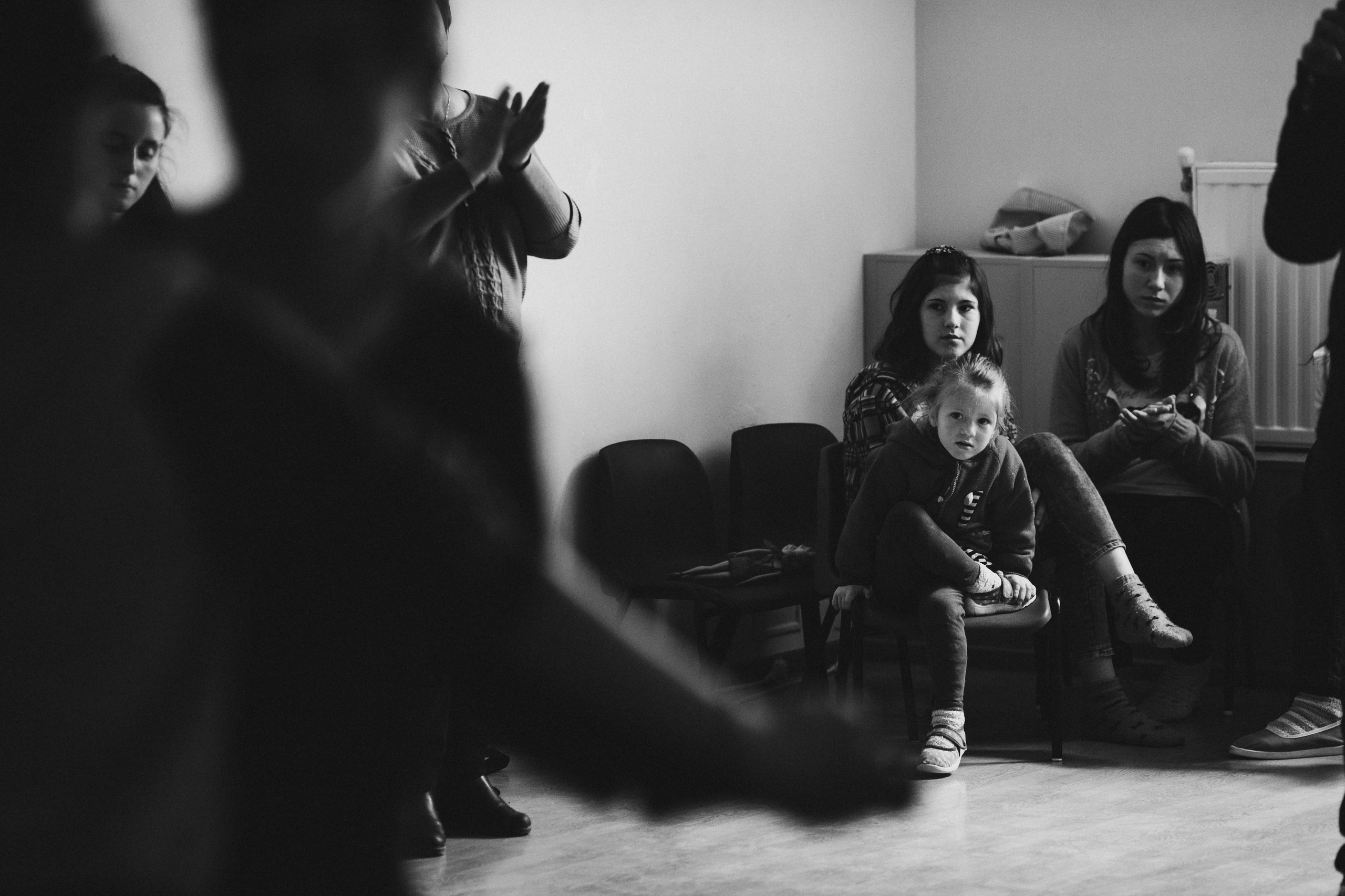 портрет чёрно-белый социальная фотография Детский дом девочка заинтересованная взгляд