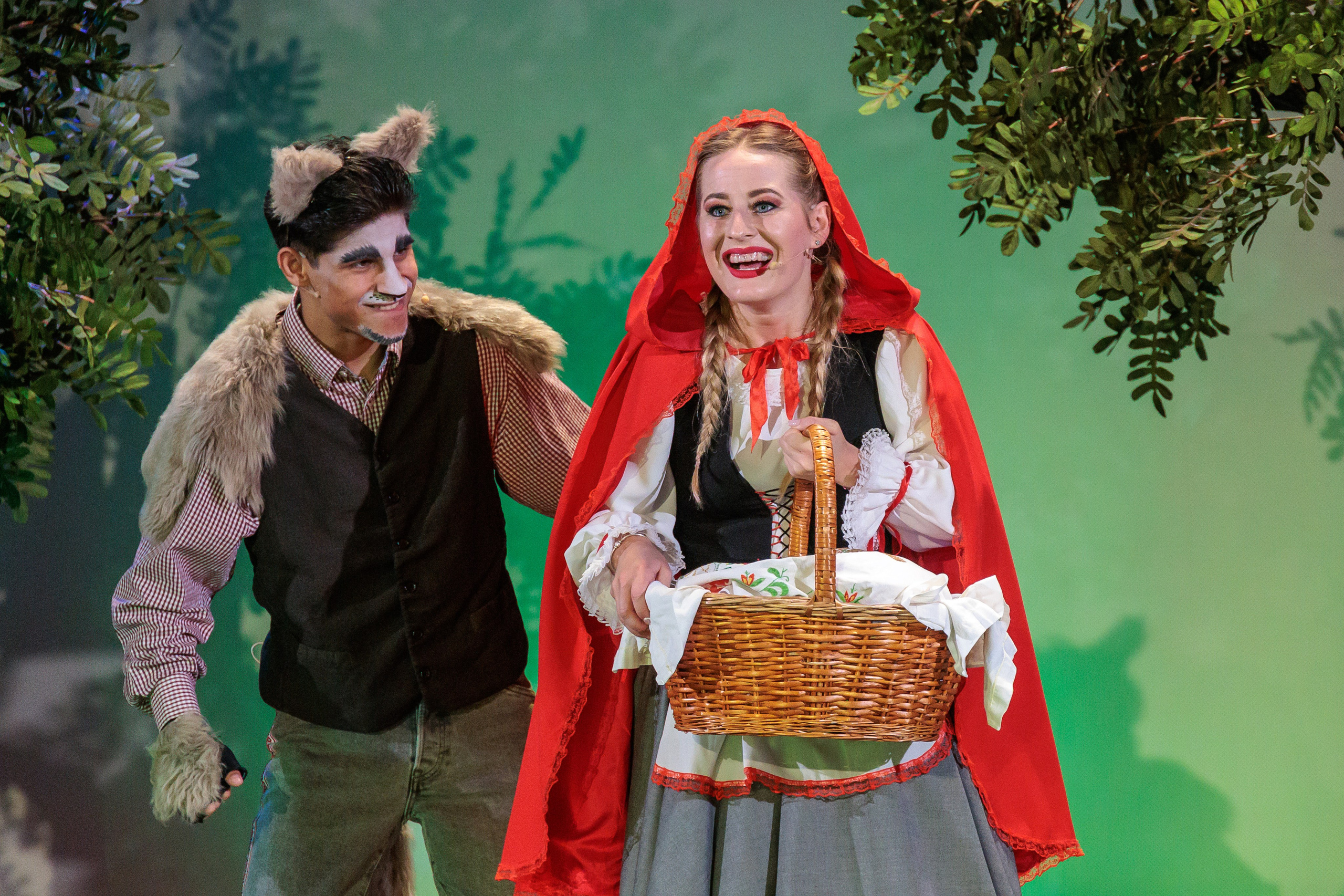 Povestea Scufita Rosie. Clounella. ✔️ Servicii foto si video in Chisinau Moldova - Cinematic.md