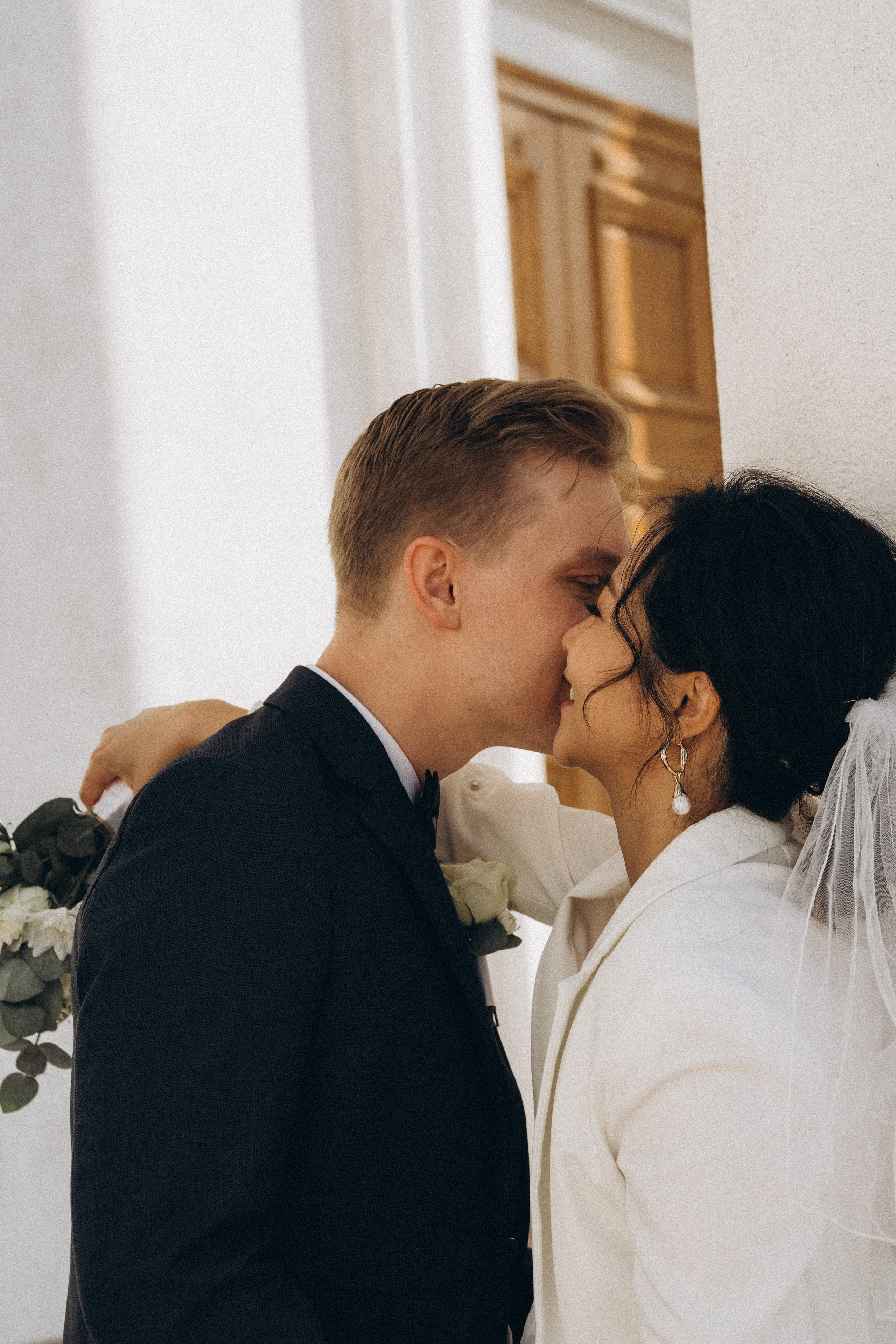 Wedding, couple, lovestory. Wedding and portrait photographer in Helsinki Vickan O