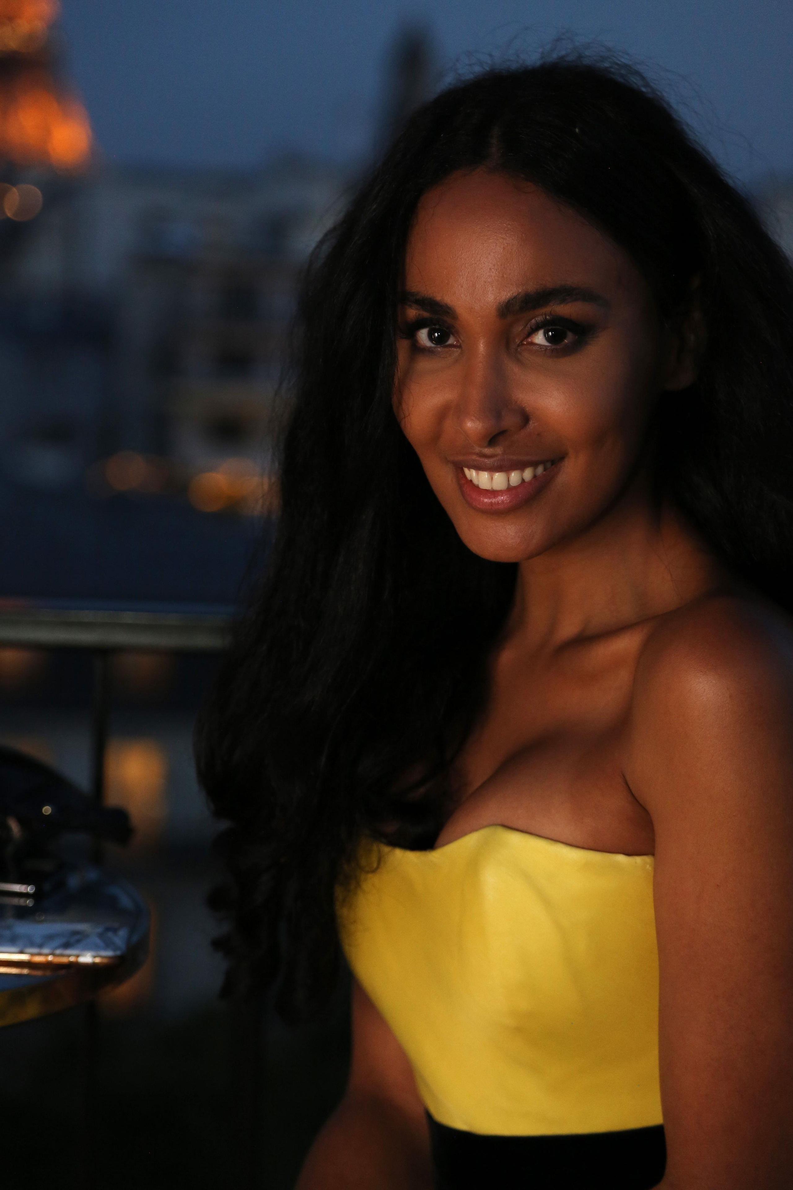 Sur les toits de Paris. Soirée. Natalia Bogdanovska. Films et photographie corporate en France