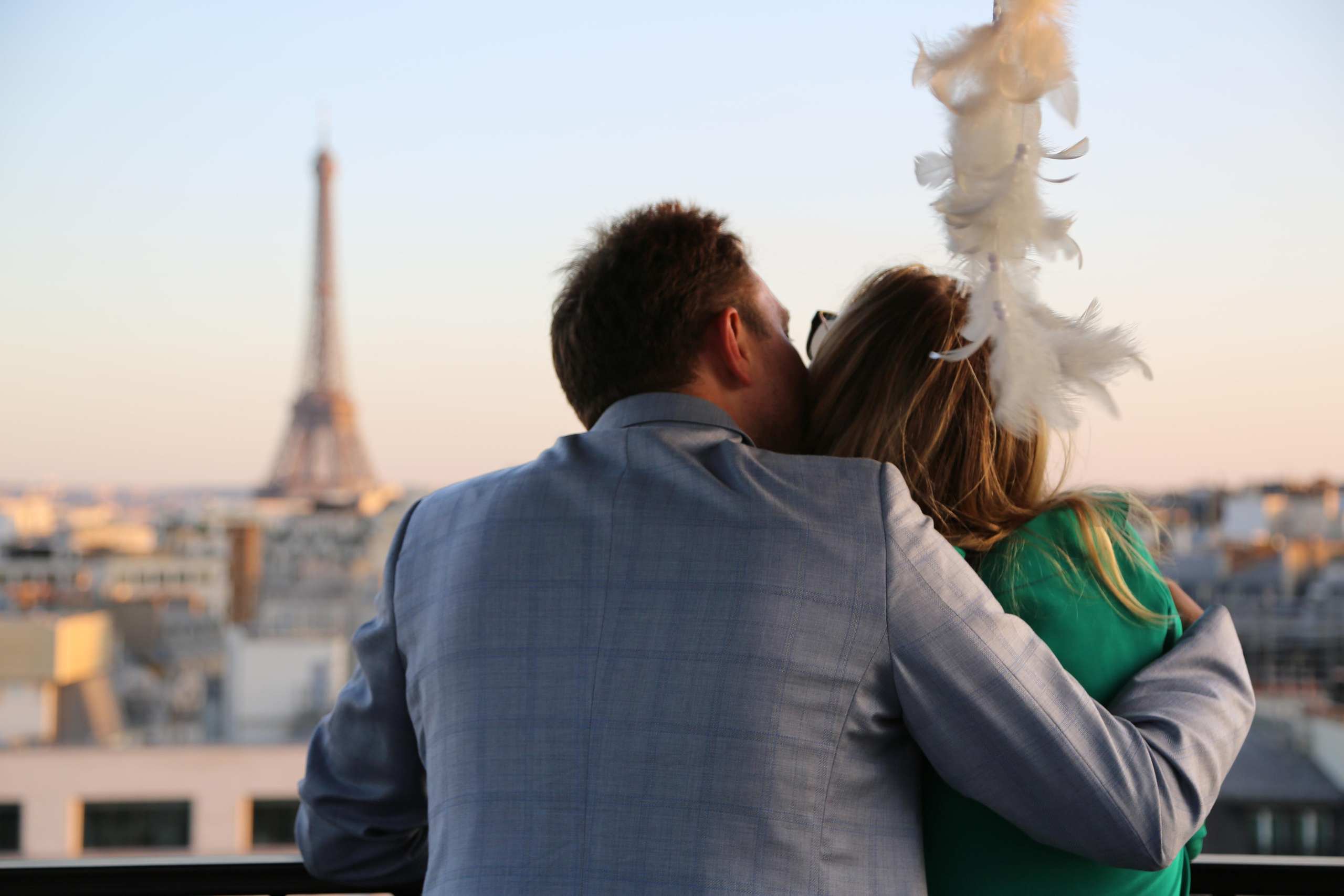 Sur les toits de Paris. Soirée. Natalia Bogdanovska. Films et photographie corporate en France