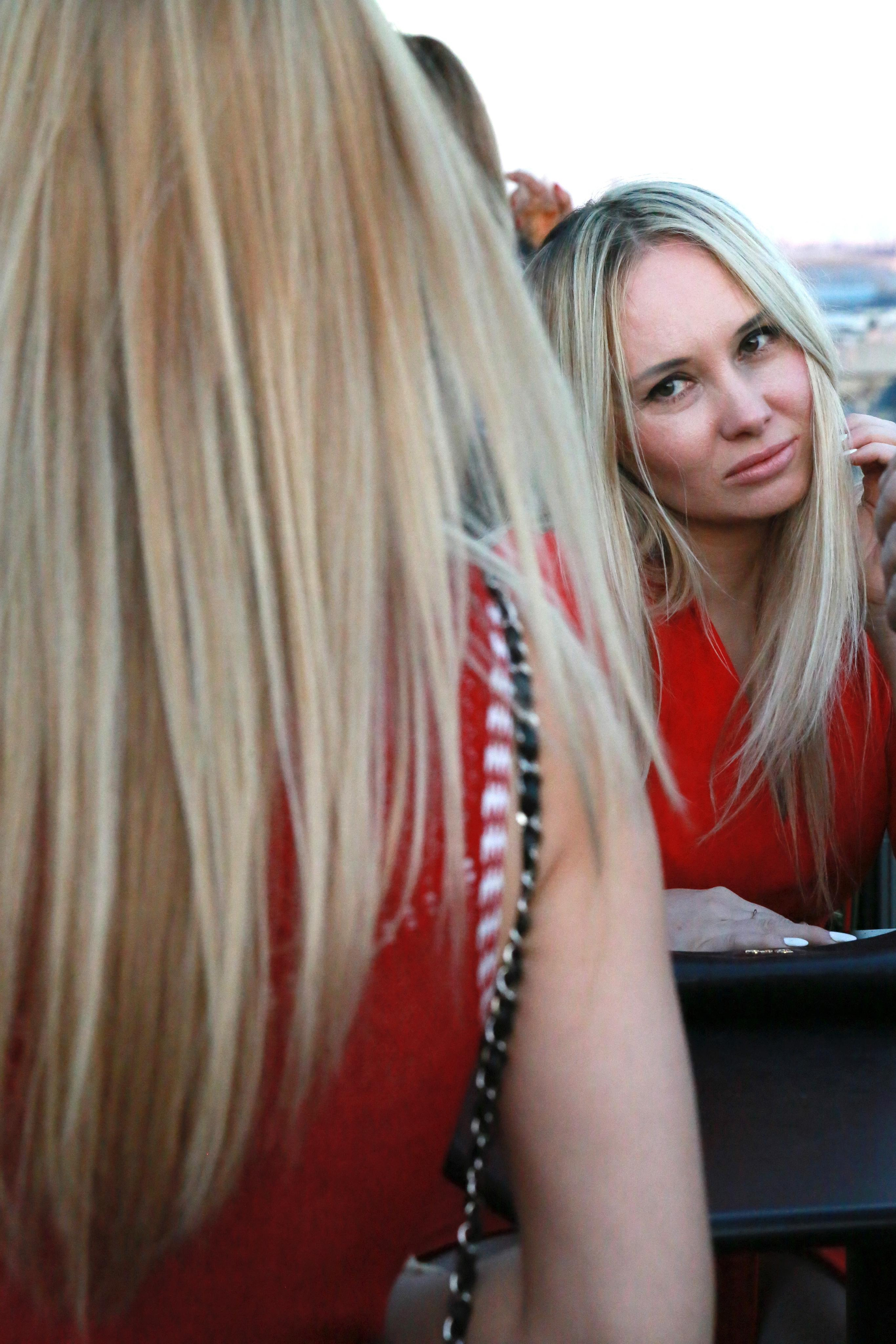 Sur les toits de Paris. Soirée. Natalia Bogdanovska. Films et photographie corporate en France