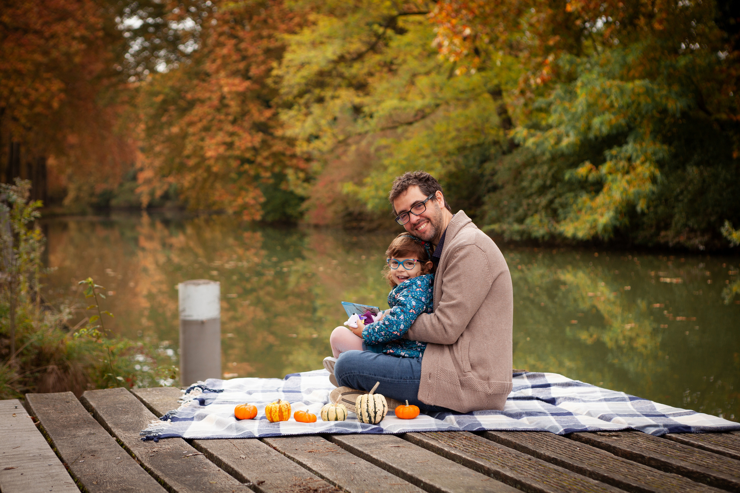 Family session at Toulouse by Canal du Midi. Eugenie Smirnova — wedding, corporate and lifestyle photographer in Toulouse and Southwest France