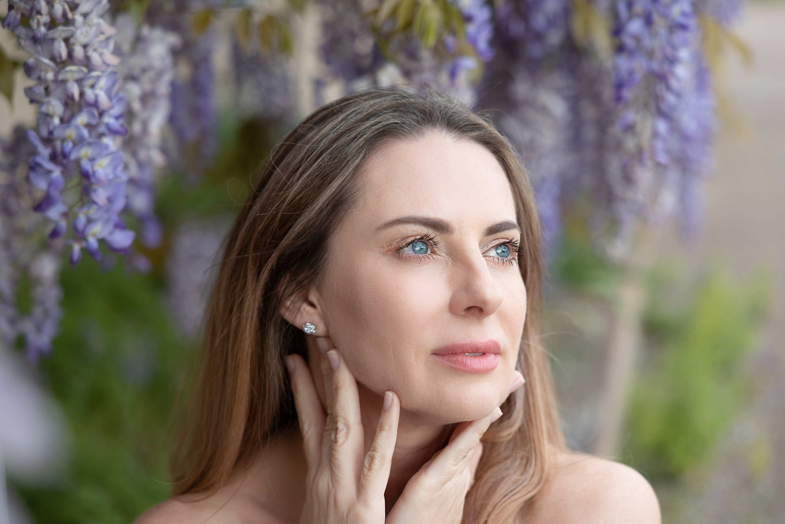 Wisteria photo session with Julia. Pibrac. Eugénie Smirnova — Photographe à Toulouse et dans le Sud-Ouest