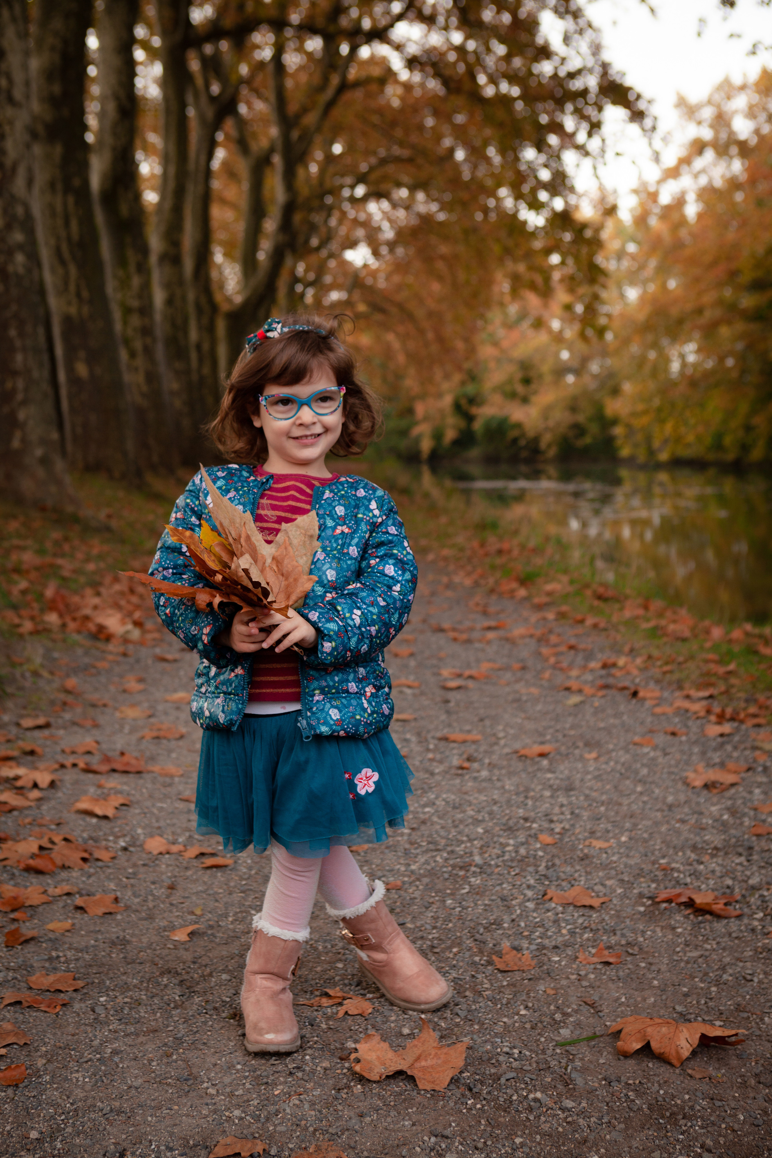 Family session at Toulouse by Canal du Midi. Eugenie Smirnova — wedding, corporate and lifestyle photographer in Toulouse and Southwest France