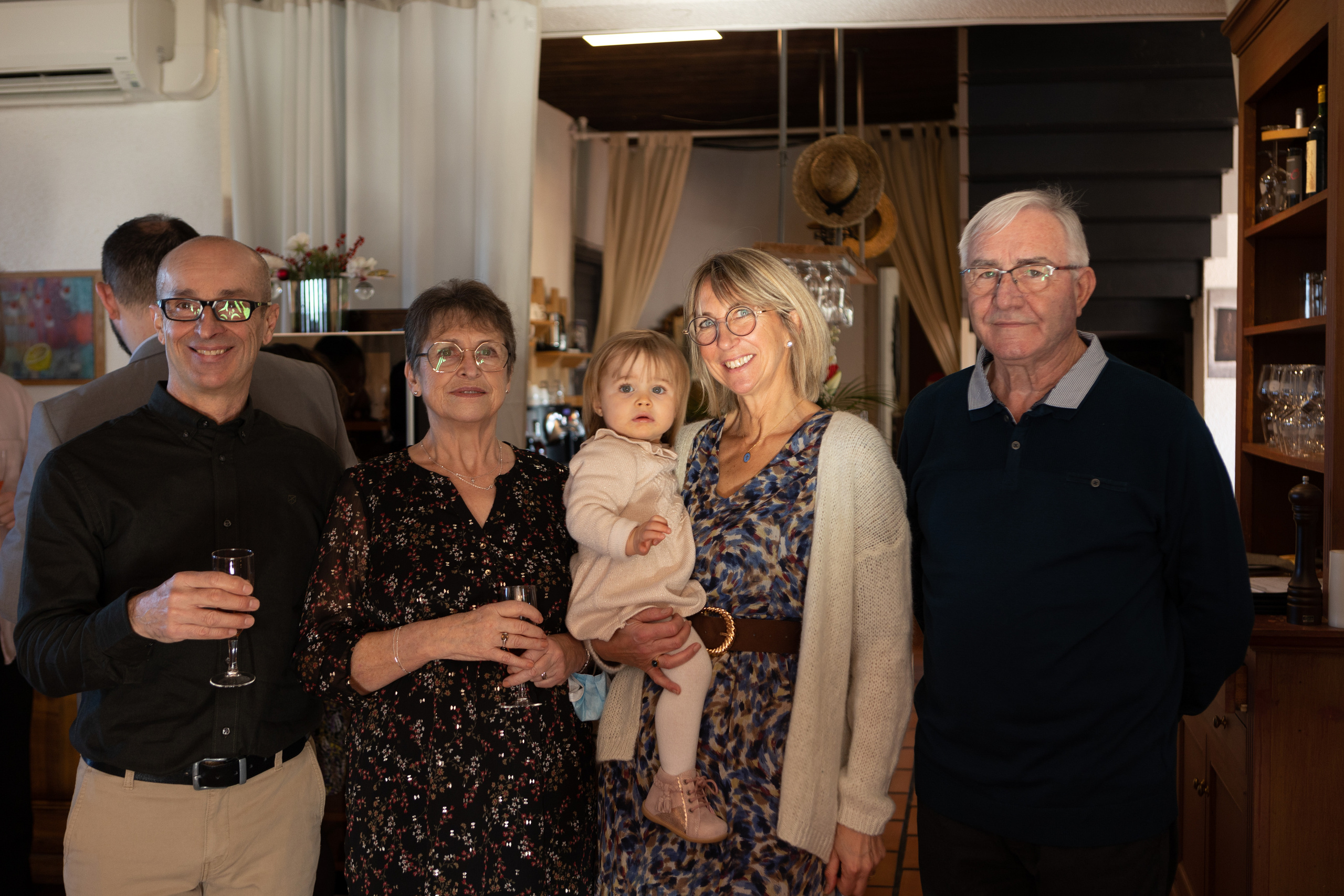 Baptême de Roxane. Eugenie Smirnova — wedding, corporate and lifestyle photographer in Toulouse and Southwest France