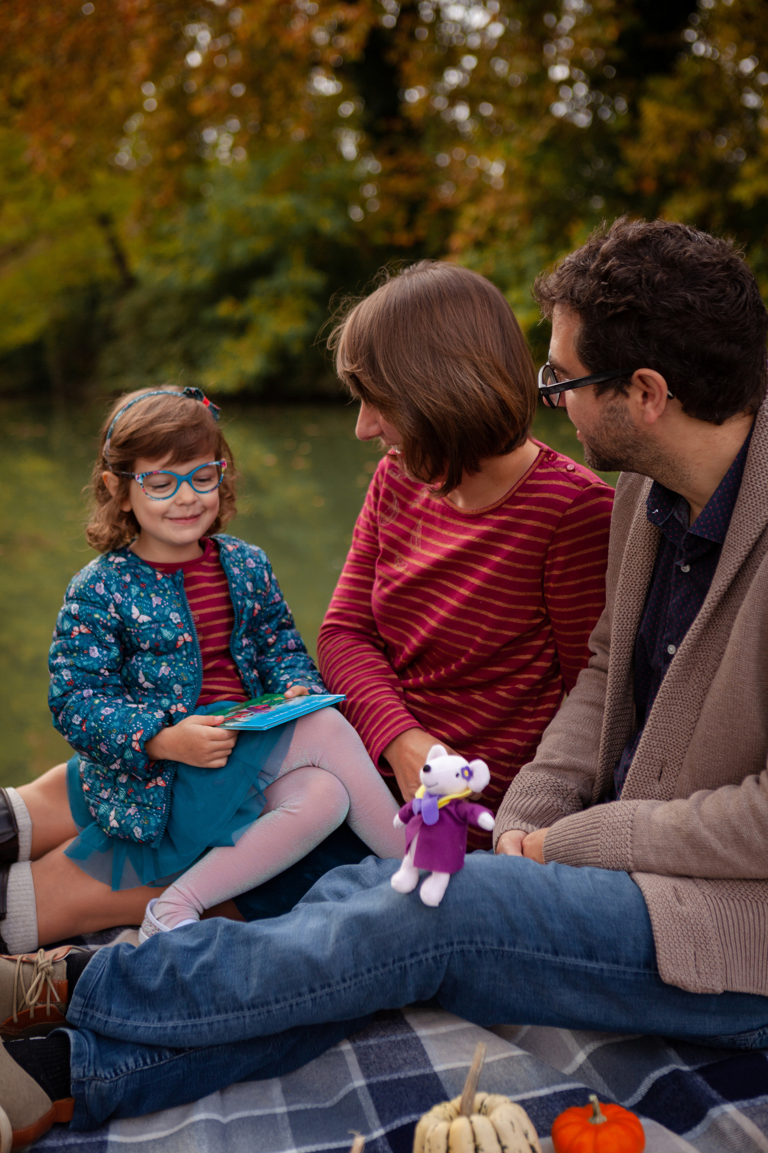Family session at Toulouse by Canal du Midi. Eugenie Smirnova — wedding, corporate and lifestyle photographer in Toulouse and Southwest France