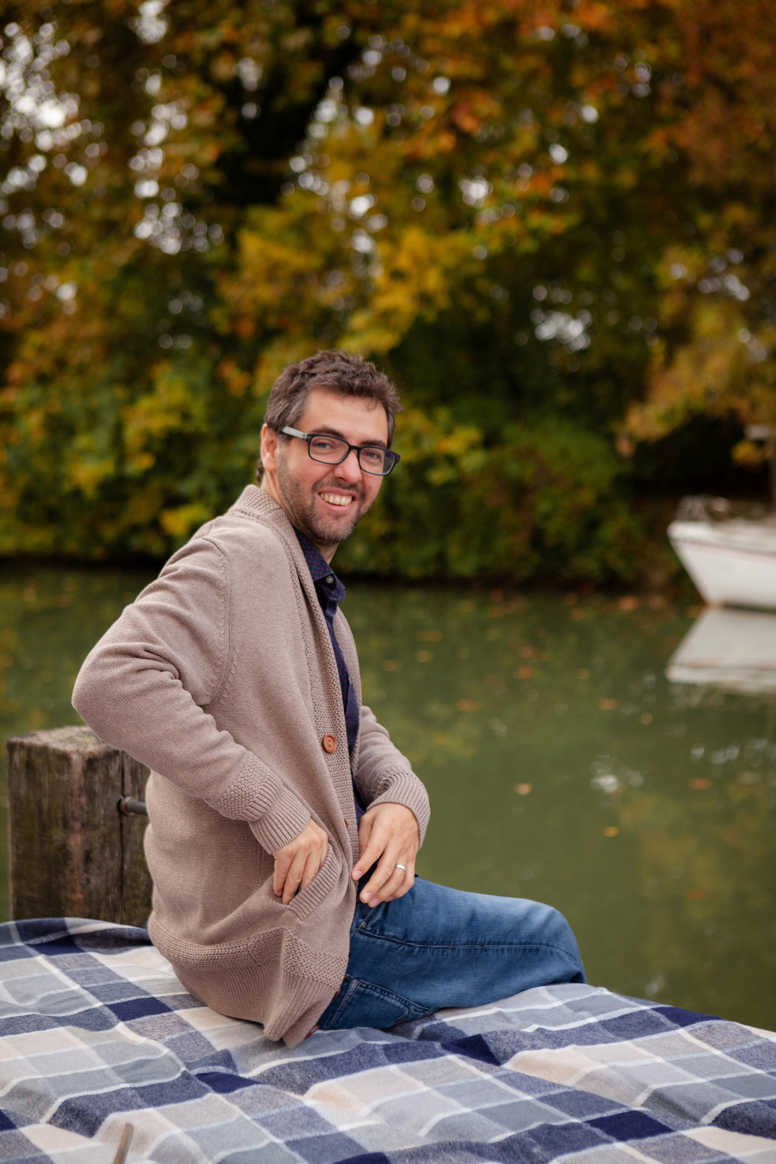 Family session at Toulouse by Canal du Midi. Eugenie Smirnova — wedding, corporate and lifestyle photographer in Toulouse and Southwest France