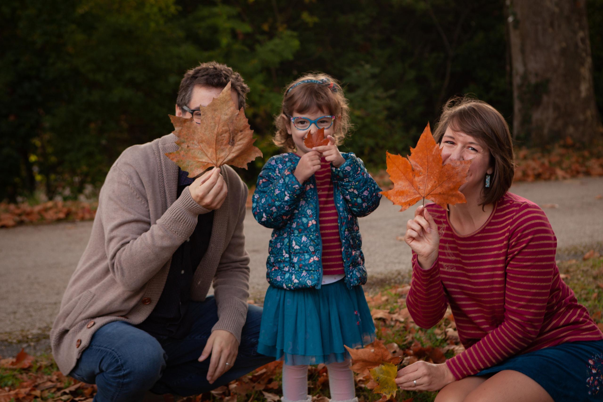Family session at Toulouse by Canal du Midi. Eugenie Smirnova — wedding, corporate and lifestyle photographer in Toulouse and Southwest France