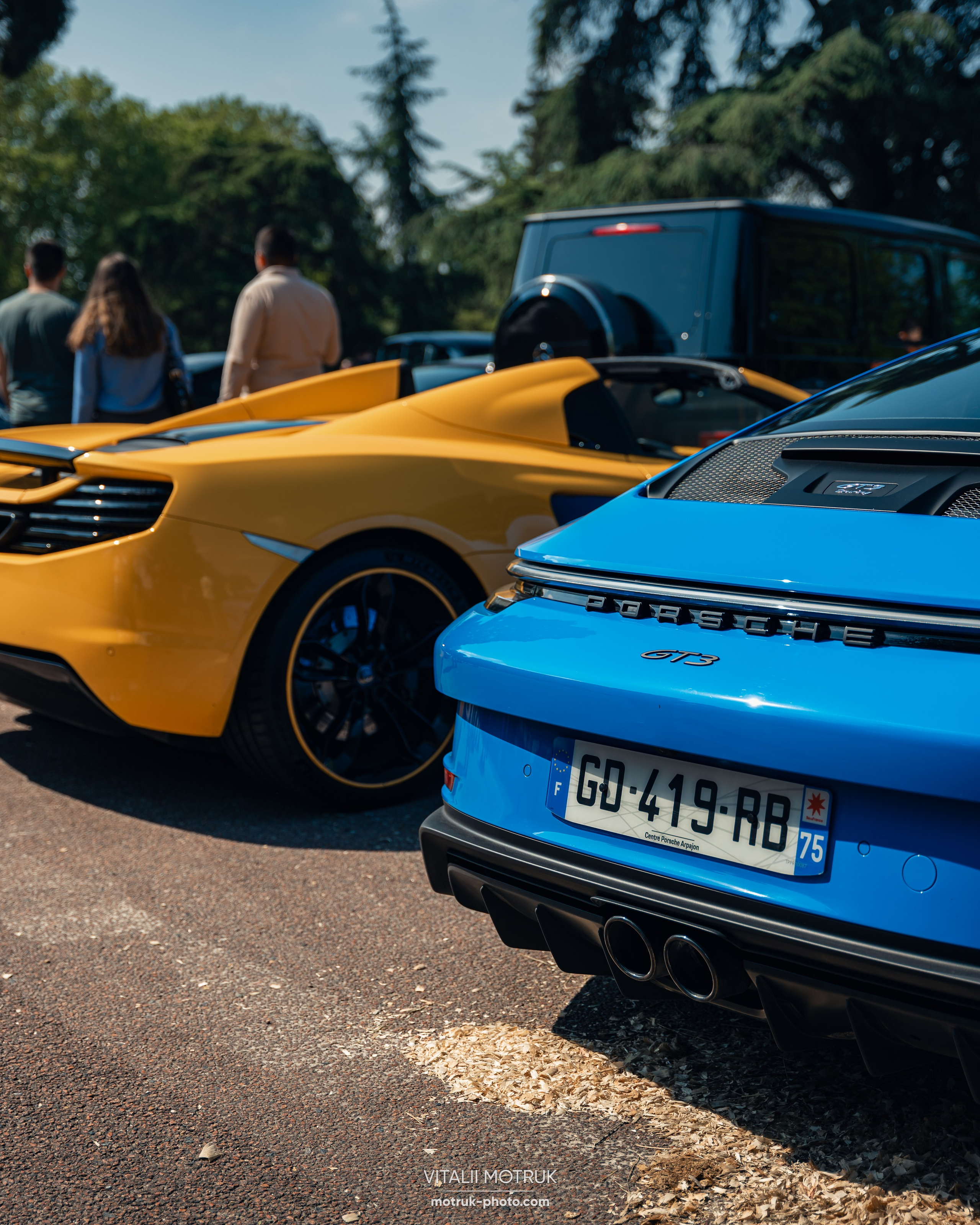 Rassemblement Auteuil 20 mai 2024. Photographe de voitures à Paris — Vitalii Motruk
