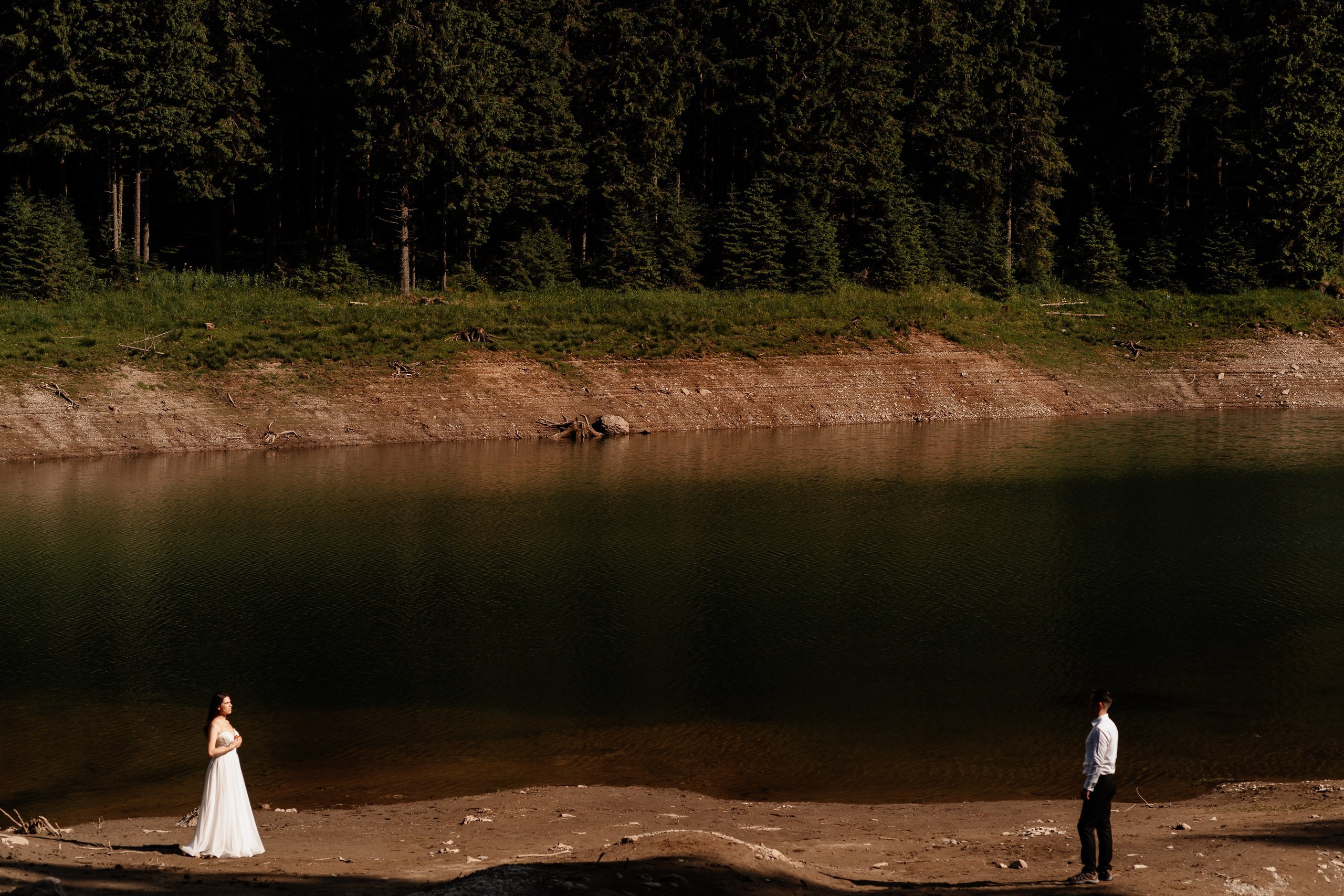 Trash the Dress la Lacul Bolboci  | Mihai Popa Fotograf. Fotograf Nuntă & Botez București - Mihai Popa | Dincolo de oameni, imortalizez emoții!