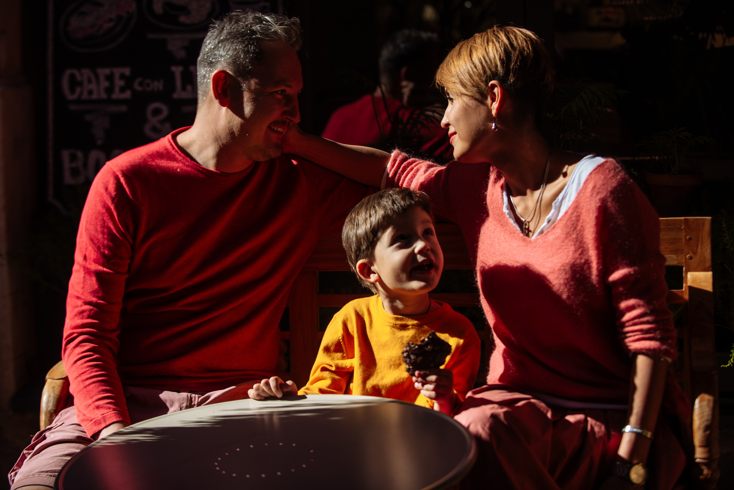 Olga Nail y pequeño Nikó. Professional photography services in Barcelona by Ekaterina Gasanova