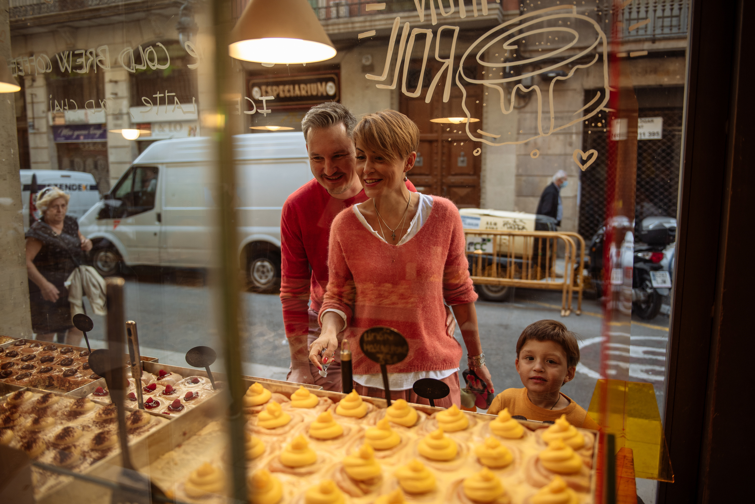 Olga Nail y pequeño Nikó. Professional photography services in Barcelona by Ekaterina Gasanova