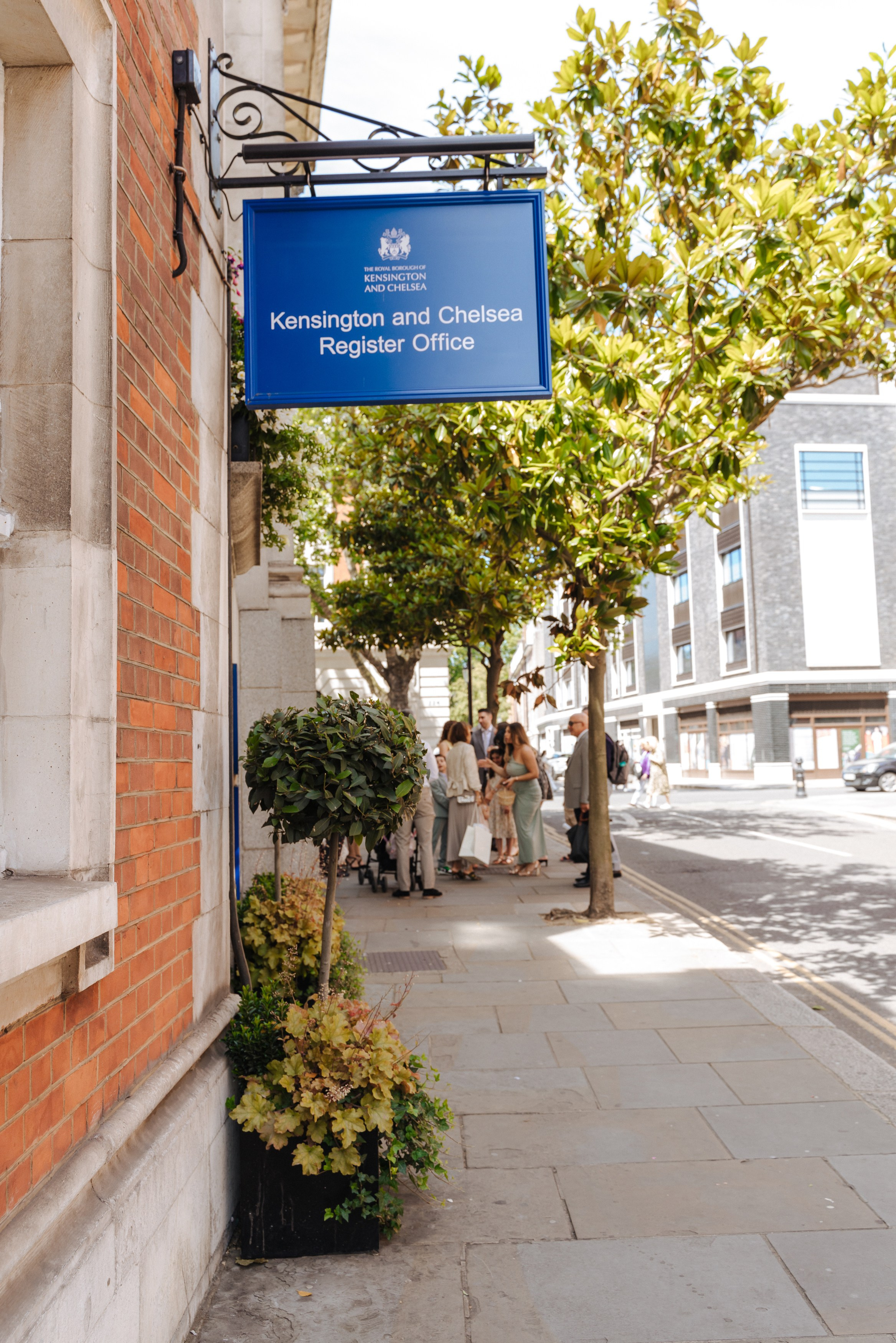 Civil ceremony at Chelsea Old Town Hall,  Wedding in Chelsea, Wedding in London,  wedding photographer in Chelsea, wedding photographer in London, wedding photographer London, documentary wedding photography, stylish wedding photos, creative wedding photographer UK, wedding photographer for international couples, natural wedding photography, London wedding photos, Ekaterina Romanova, Russian speaking wedding photographer, быстрый фотограф на свадьбу Лондон, креативный свадебный фотограф, свадебный фотограф Великобритания