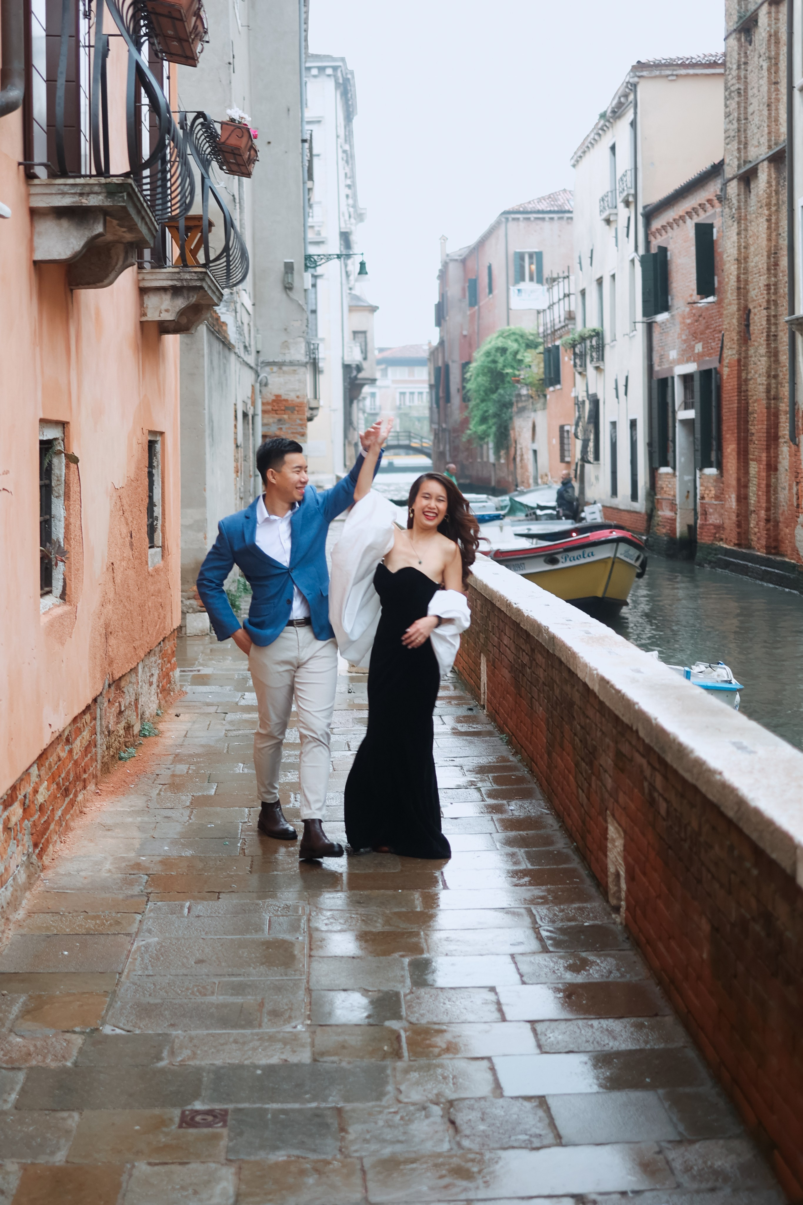 couple walking in Venice