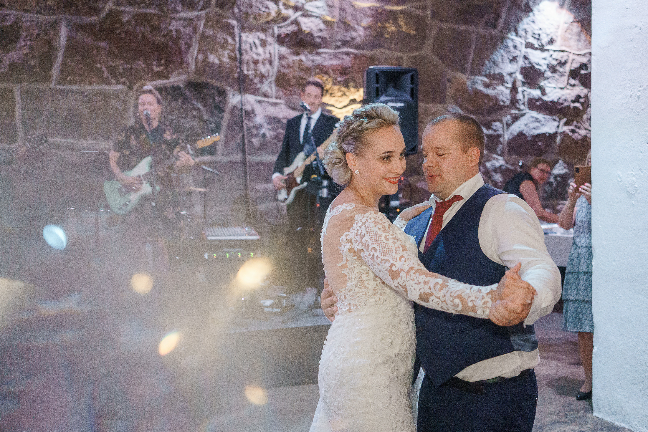 Heli&Sami, hääkuvaus Agroksenmäen holvikellari