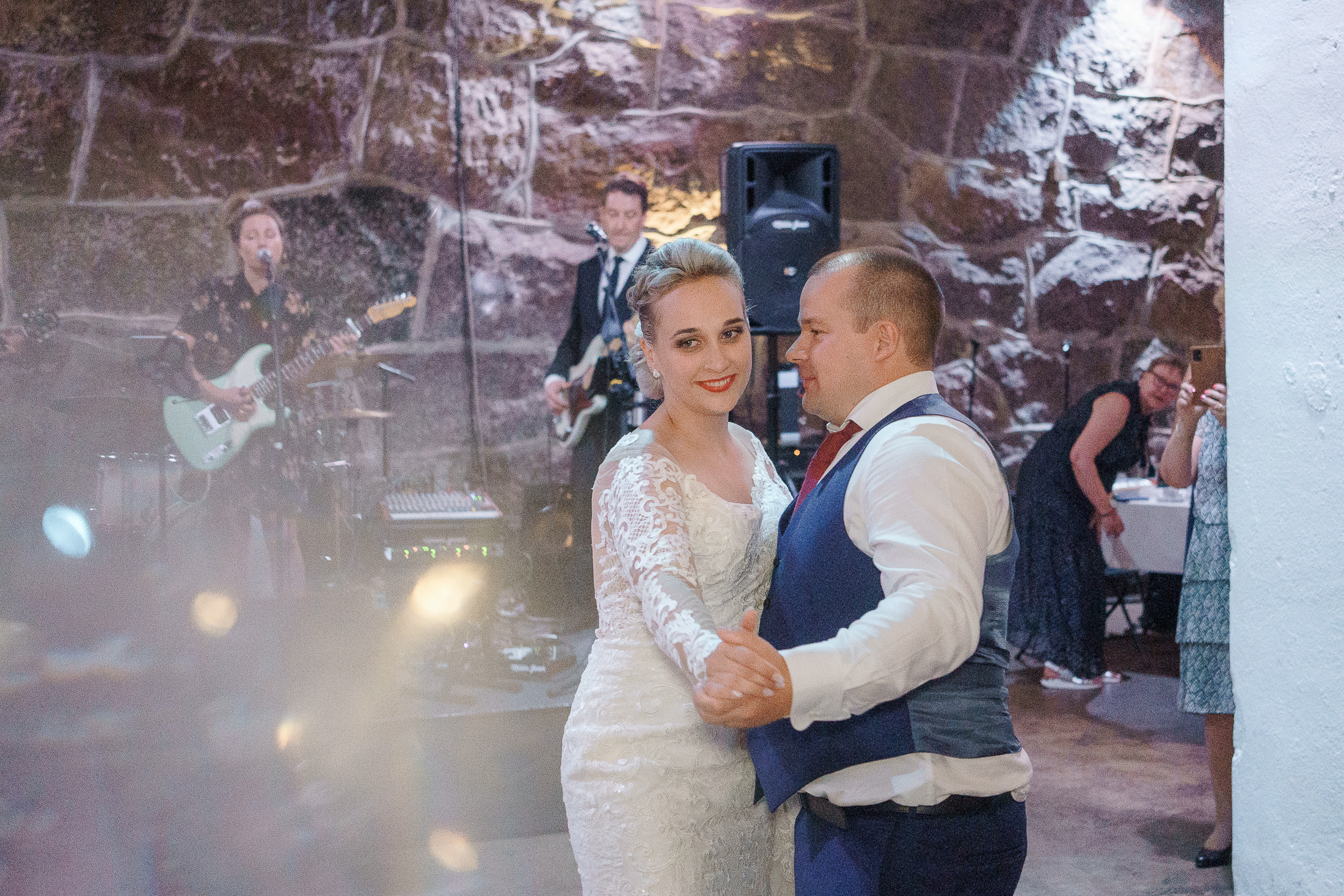 Heli&Sami, hääkuvaus Agroksenmäen holvikellari