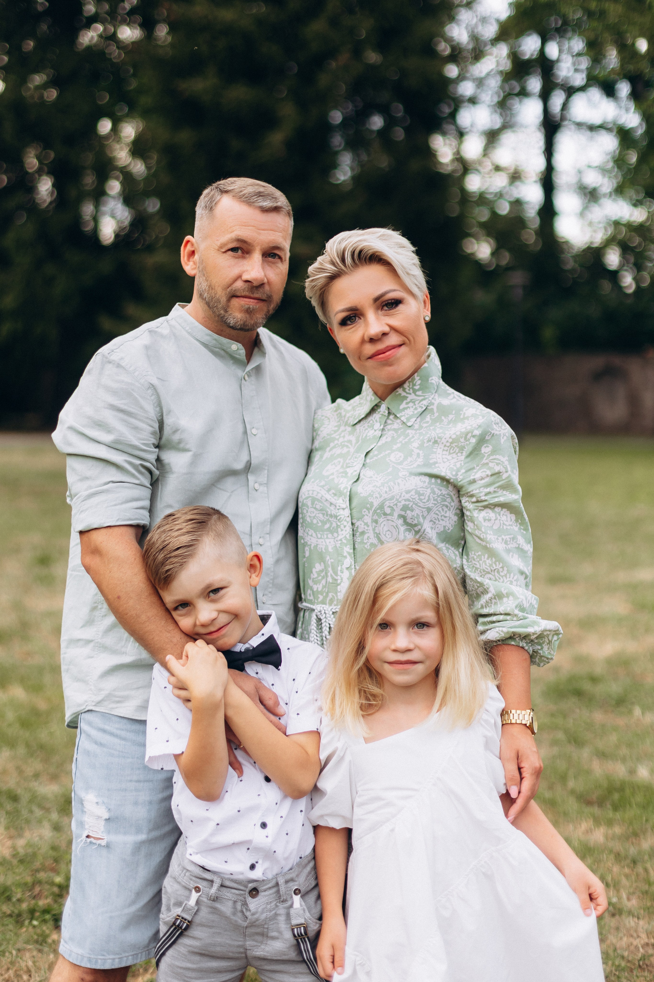 Pretty Family. Wedding and Family Photograph