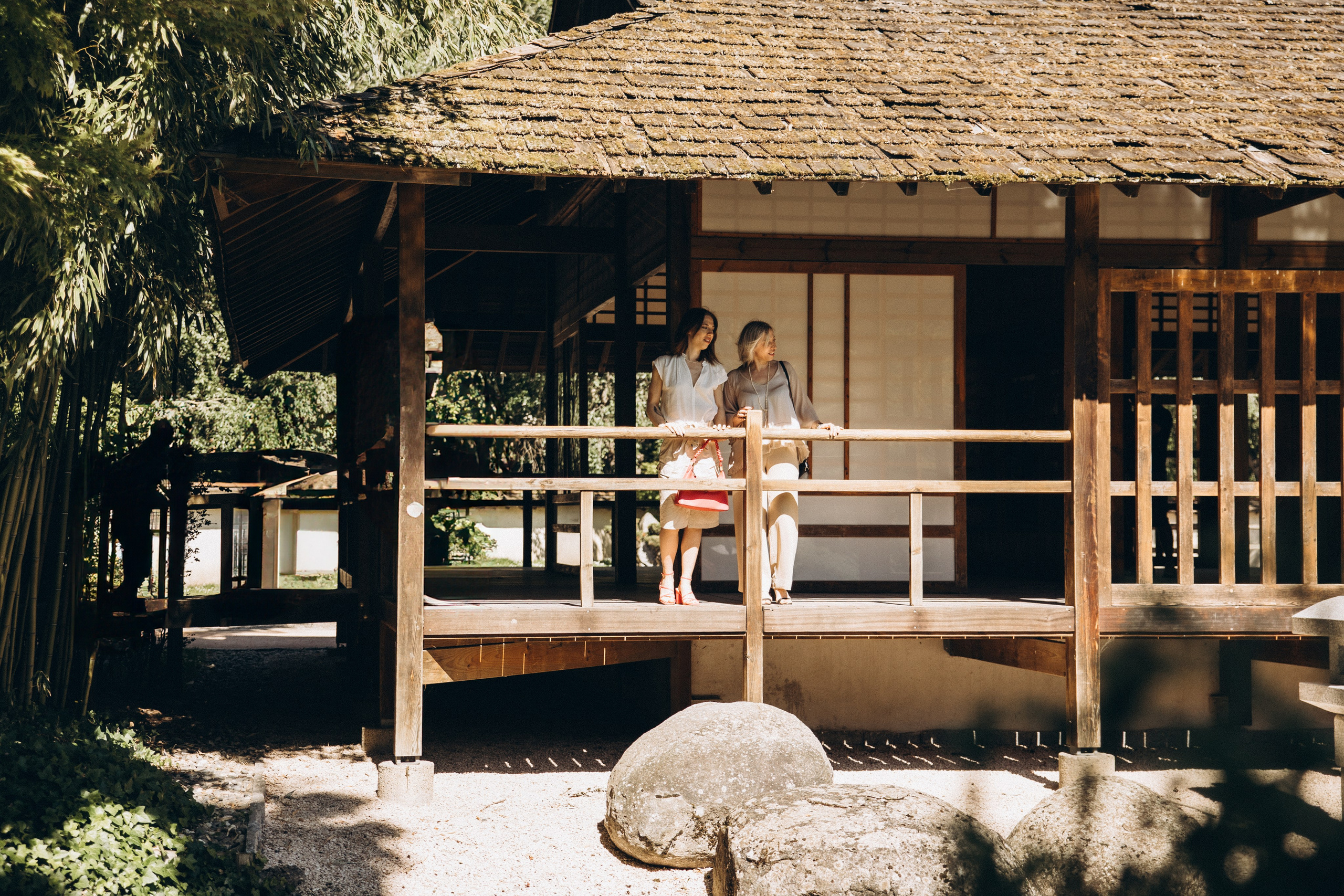 Mother-daughter photoshoot at Jardin Japonais de Toulouse. Eugénie Smirnova — Photographe à Toulouse et dans le Sud-Ouest
