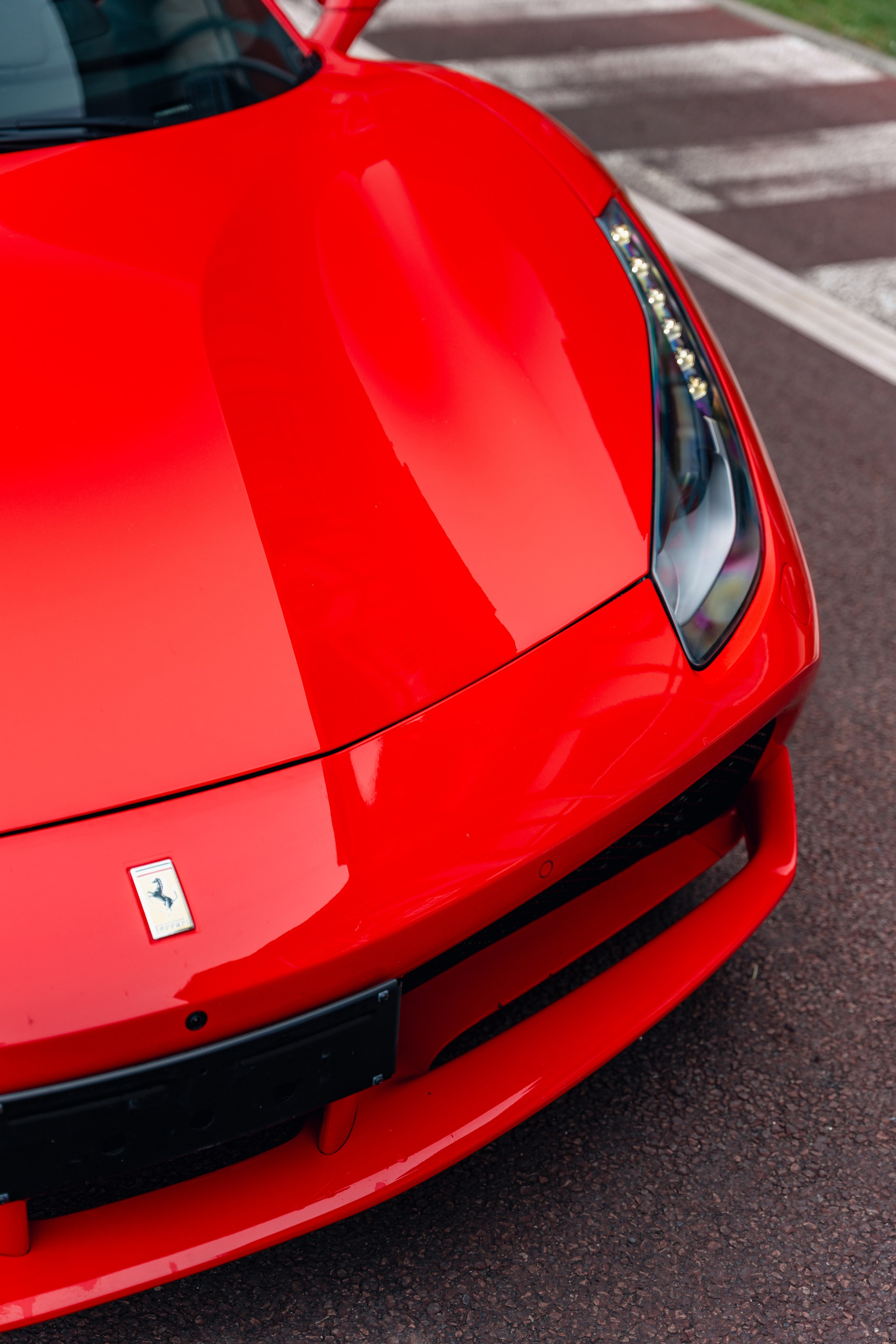 Ferrari 488 GTB. Photographe de voitures à Paris — Vitalii Motruk