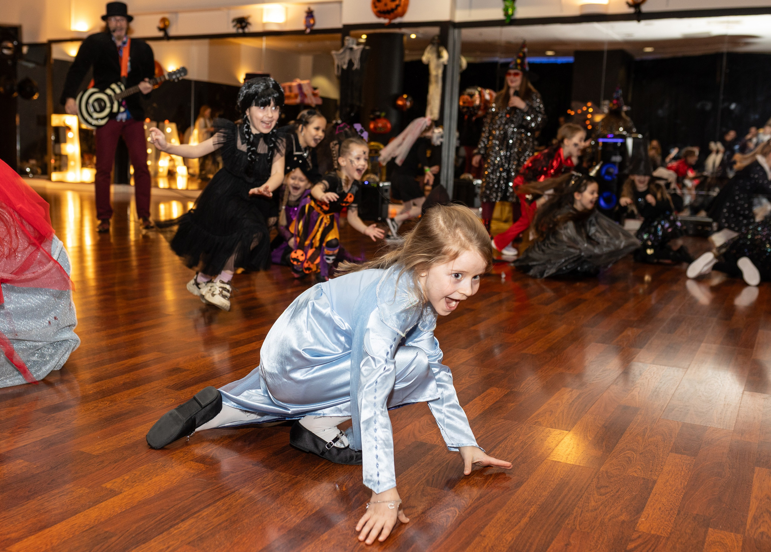 Leo dance studio Helloween 2025. Семейный и детский фотограф в Варшаве Мила Бобровская