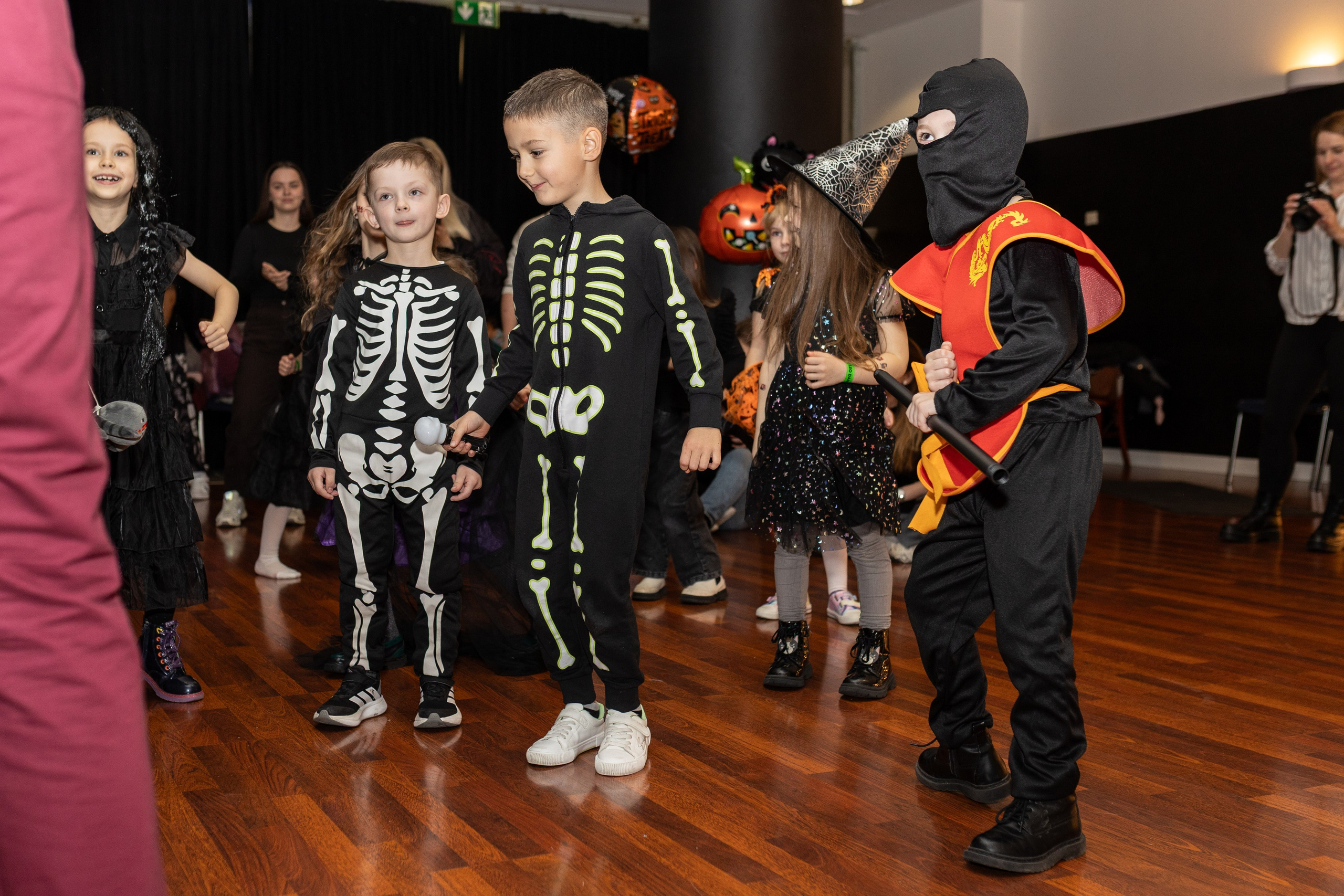 Leo dance studio Helloween 2025. Семейный и детский фотограф в Варшаве Мила Бобровская