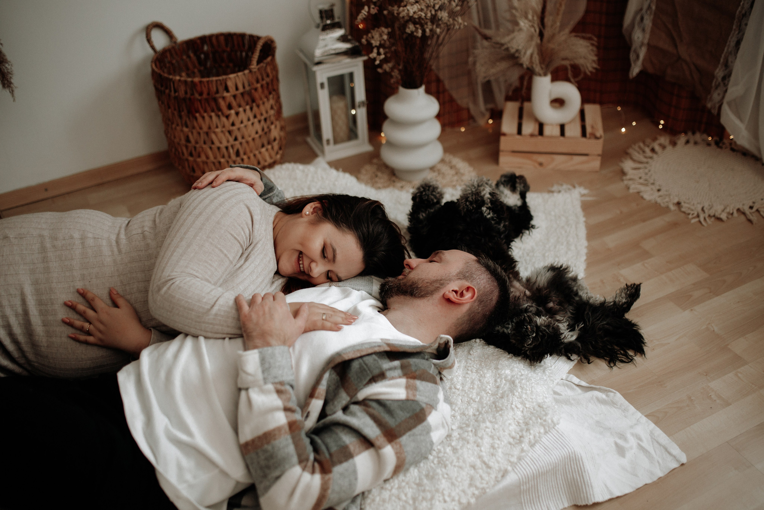 Pełna emocji fotografia sesja ciążowa lifestyle | Natalia Malinowska Fotografia | Augustów Warszawa. Natalia Malinowska Fotografia | Fotograf ślubny i rodzinny Augustów Warszawa