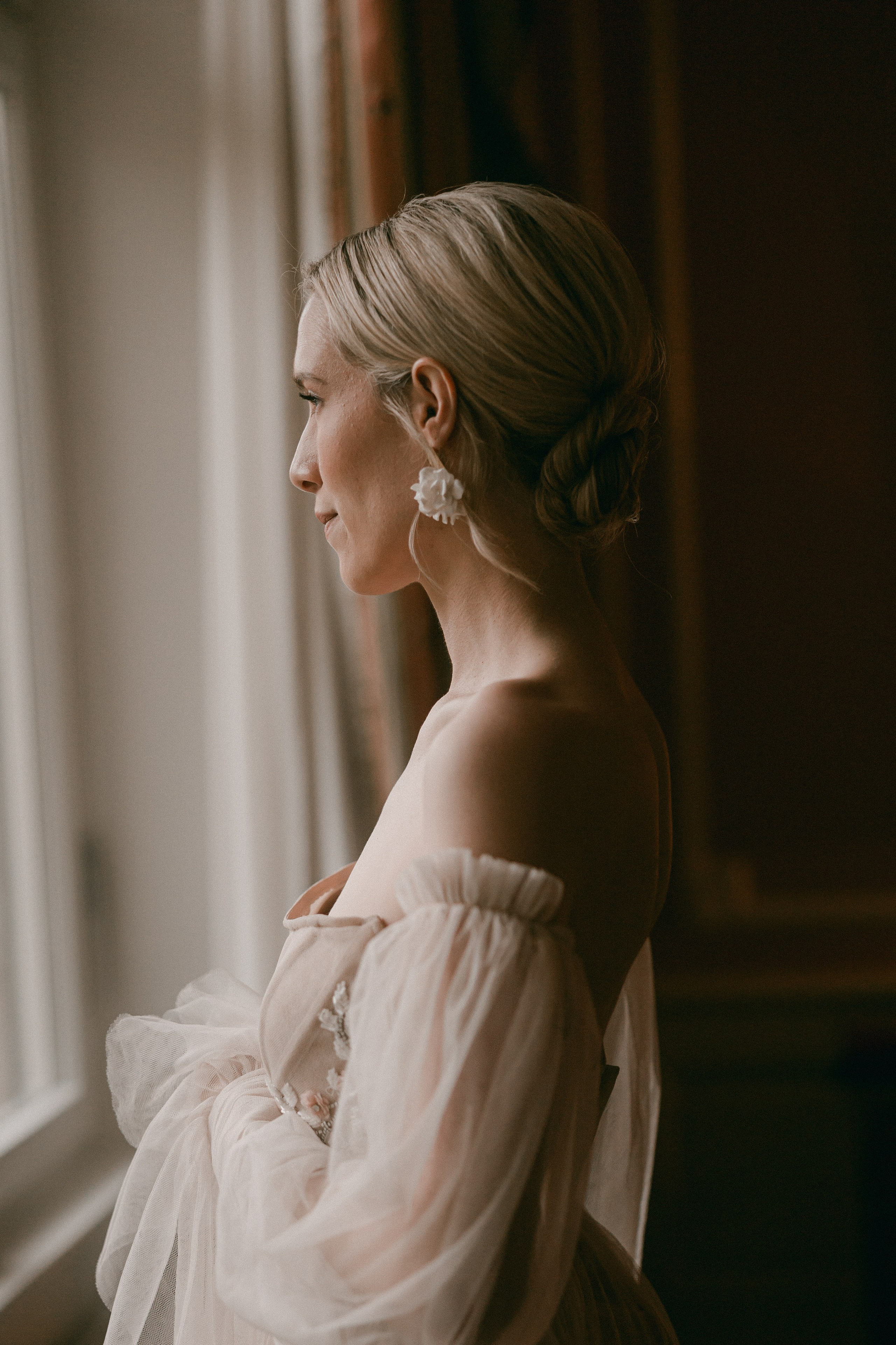 Sarah/ getting ready. Wedding and Family Photographer Switzerland and Italy. Valeria Diaz