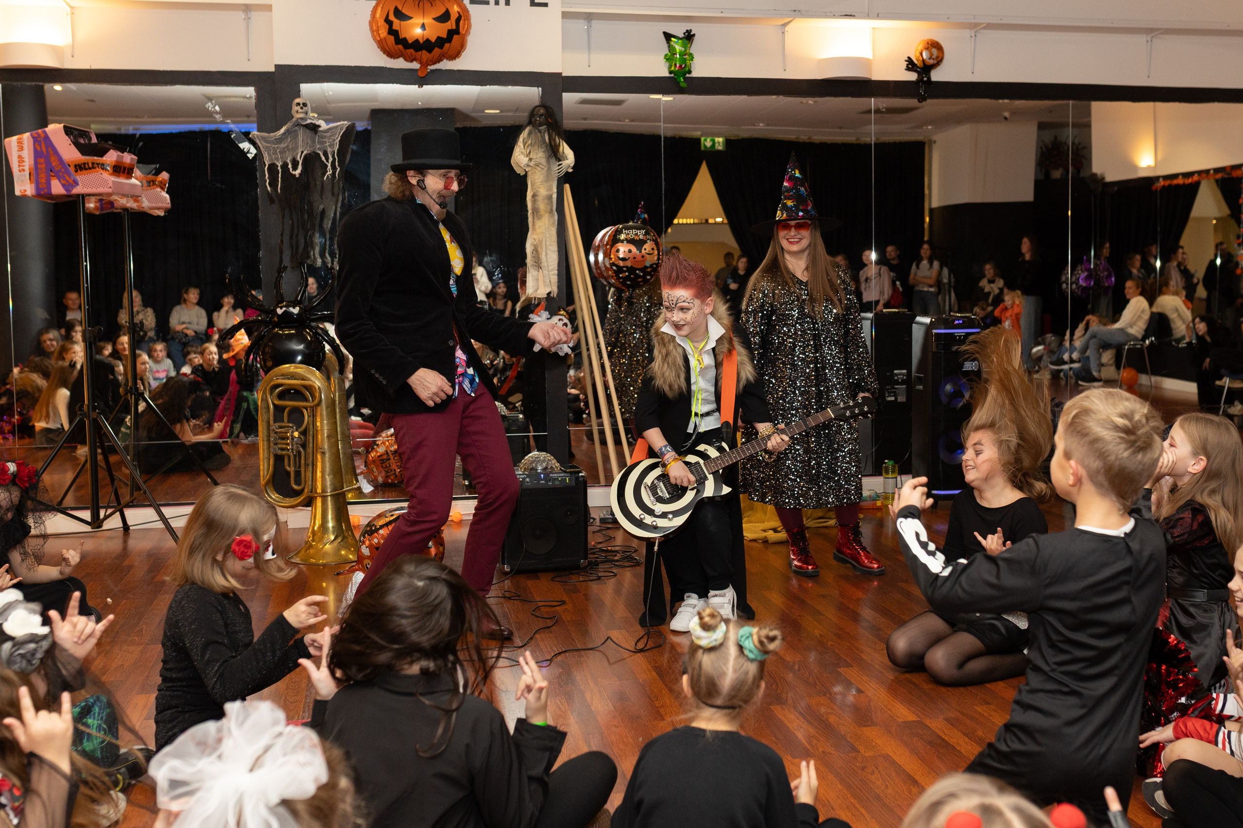 Leo dance studio Helloween 2025. Семейный и детский фотограф в Варшаве Мила Бобровская