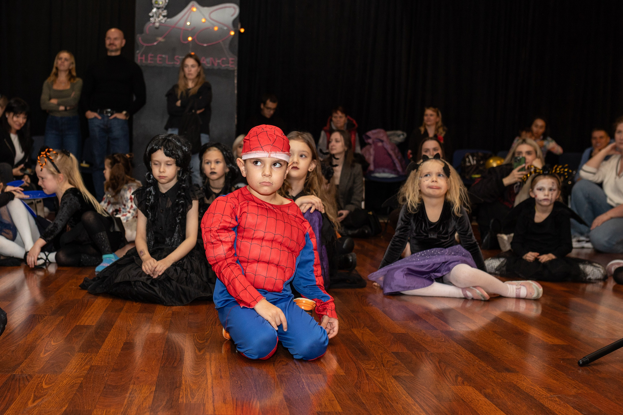 Leo dance studio Helloween 2025. Семейный и детский фотограф в Варшаве Мила Бобровская