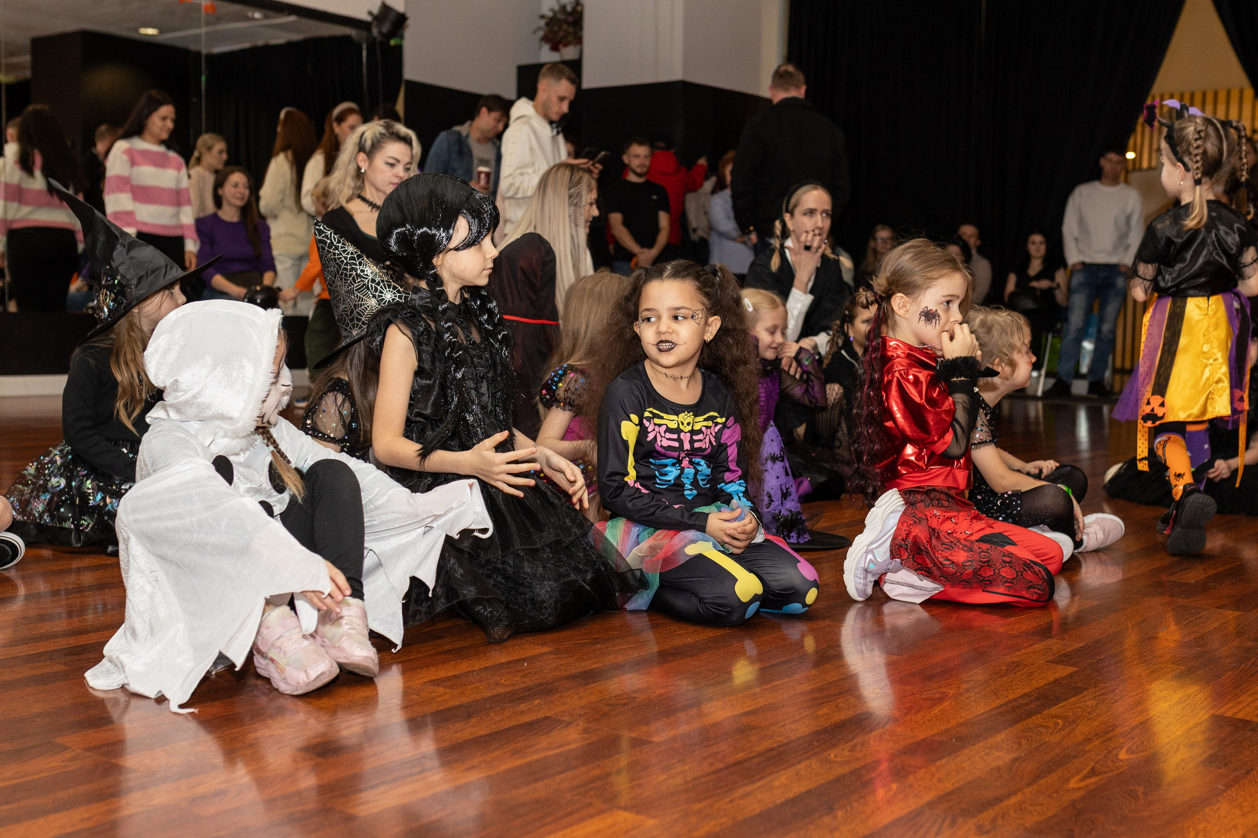 Leo dance studio Helloween 2025. Семейный и детский фотограф в Варшаве Мила Бобровская