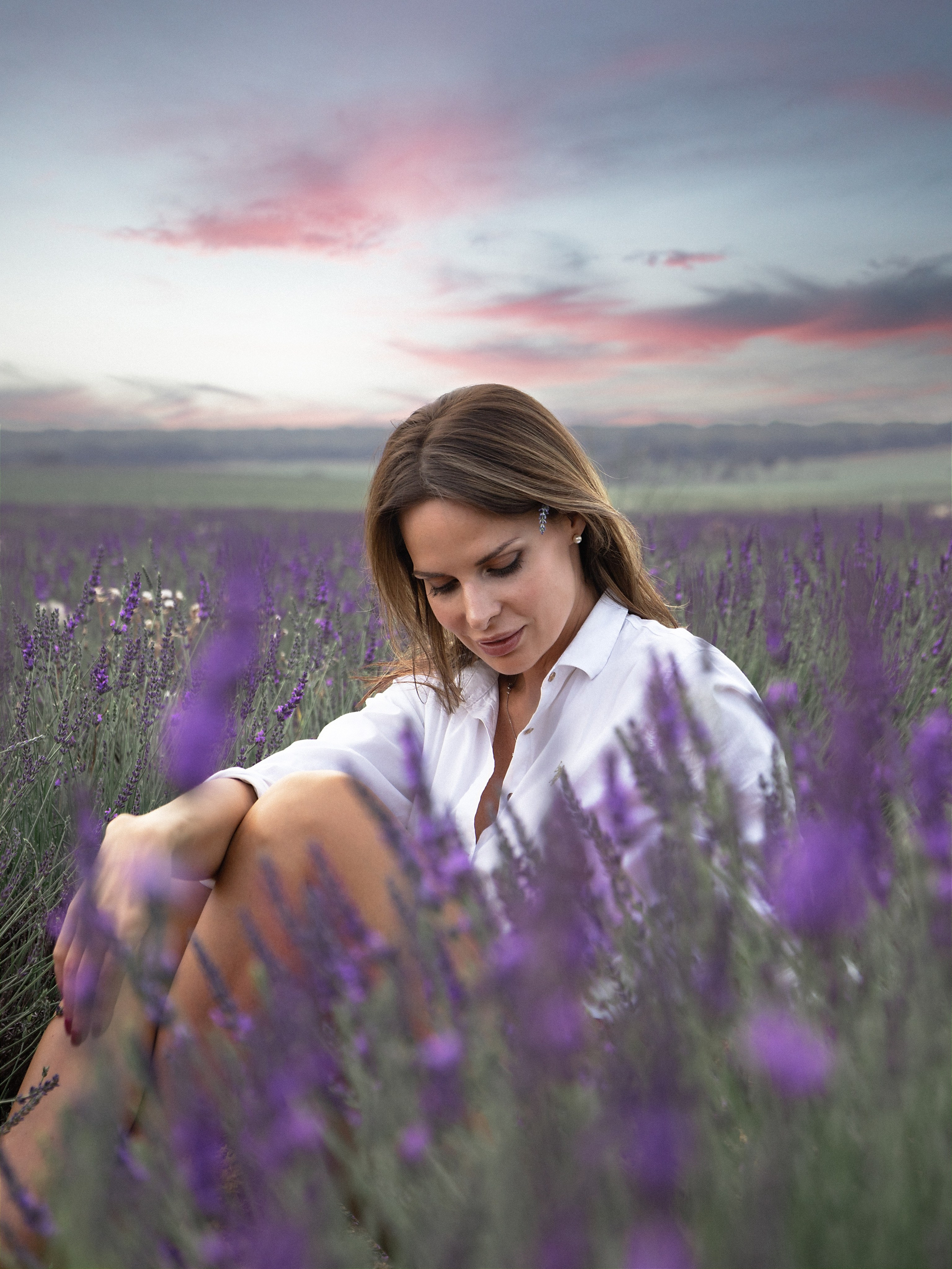 Retrato femenino en Madrid — belleza auténtica con luz natural Asesoría de estilismo, poses y localización. Imágenes elegantes y atemporales. Fotógrafa en Madrid | Retratos femeninos, familia y sesiones con caballos – Anna Maruleva