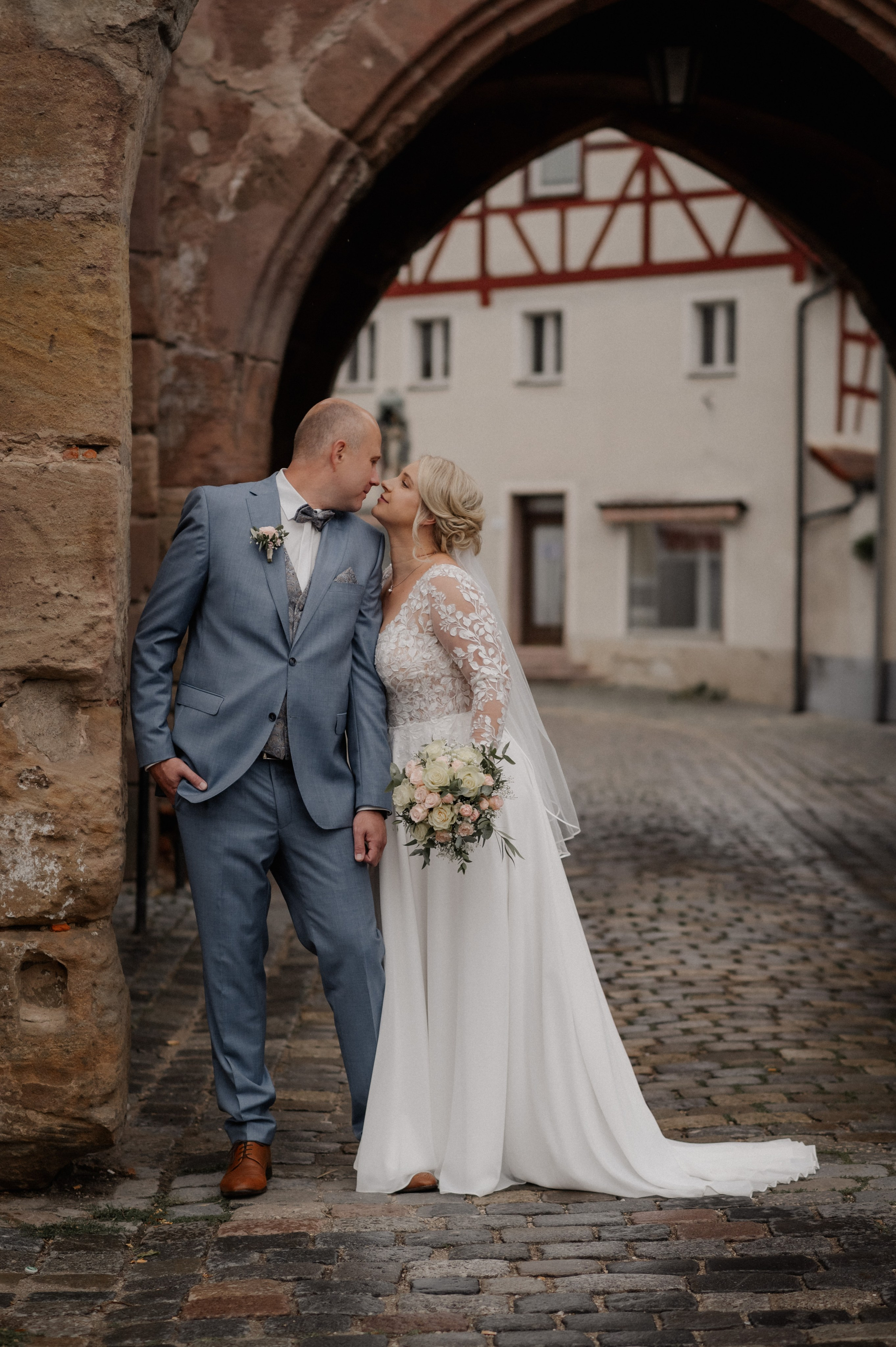 PRE-WEDDING IN WOLFRAMS-ESCHENBACH. Photographer in Nuremberg Irina Mehnert from Ansbach
