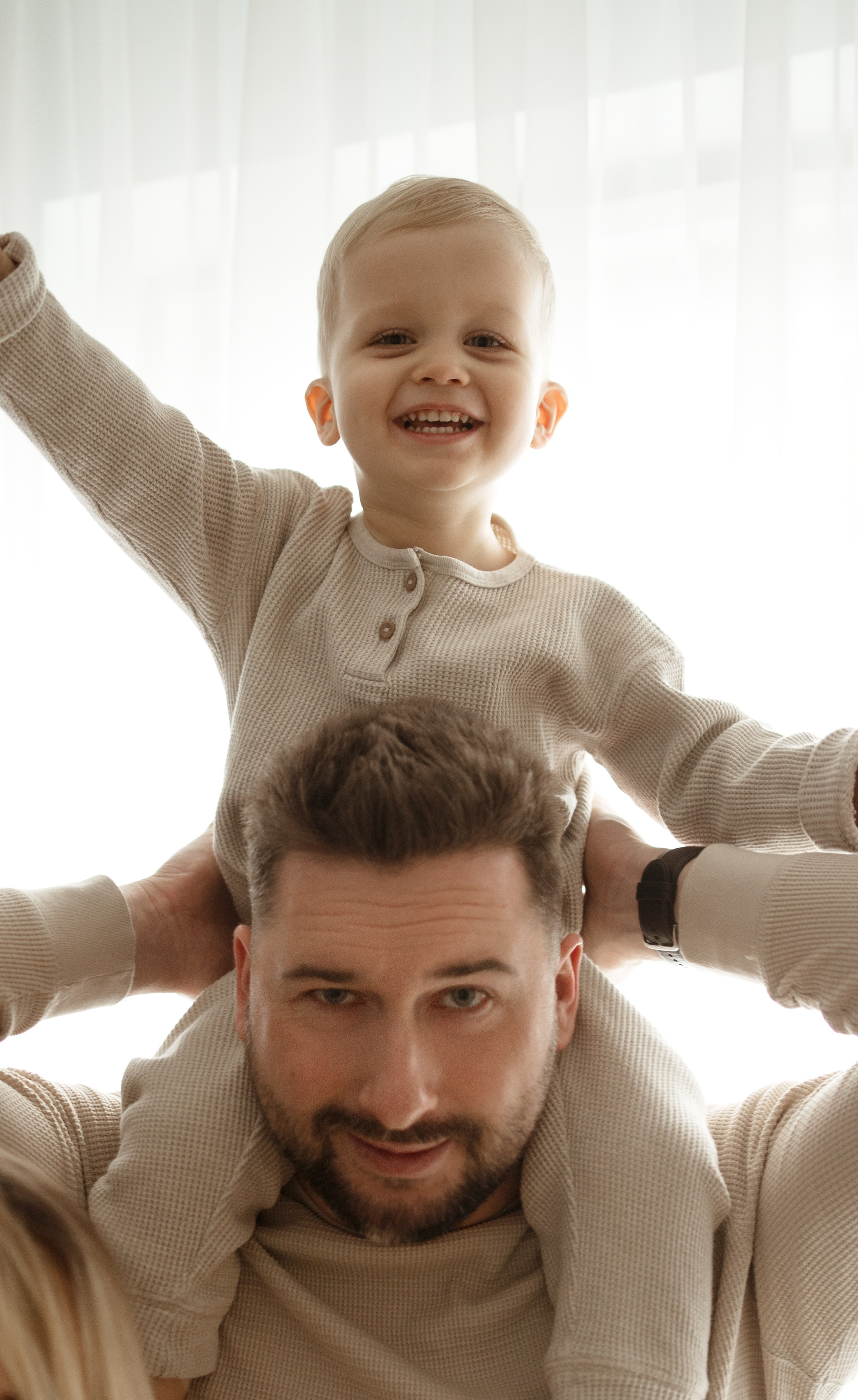 Sesja noworodkowa w domu. Fotograf Łódź - sesja ciążowa, noworodkowa, dziecięca. Studio w Łodzi