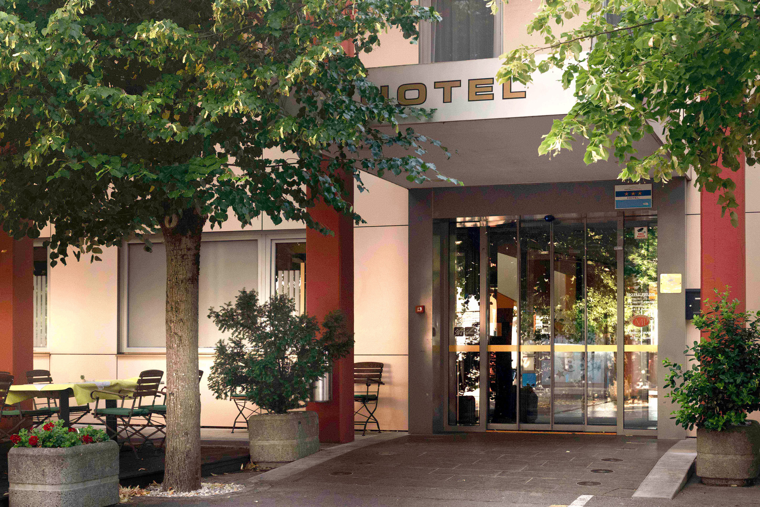 Fotografiranje Interierja. Fotografinja in videografinja Mariia Bortiakova iz Slovenije: fotografiranje dogodkov, portretov in snemanje videov po vsej Sloveniji