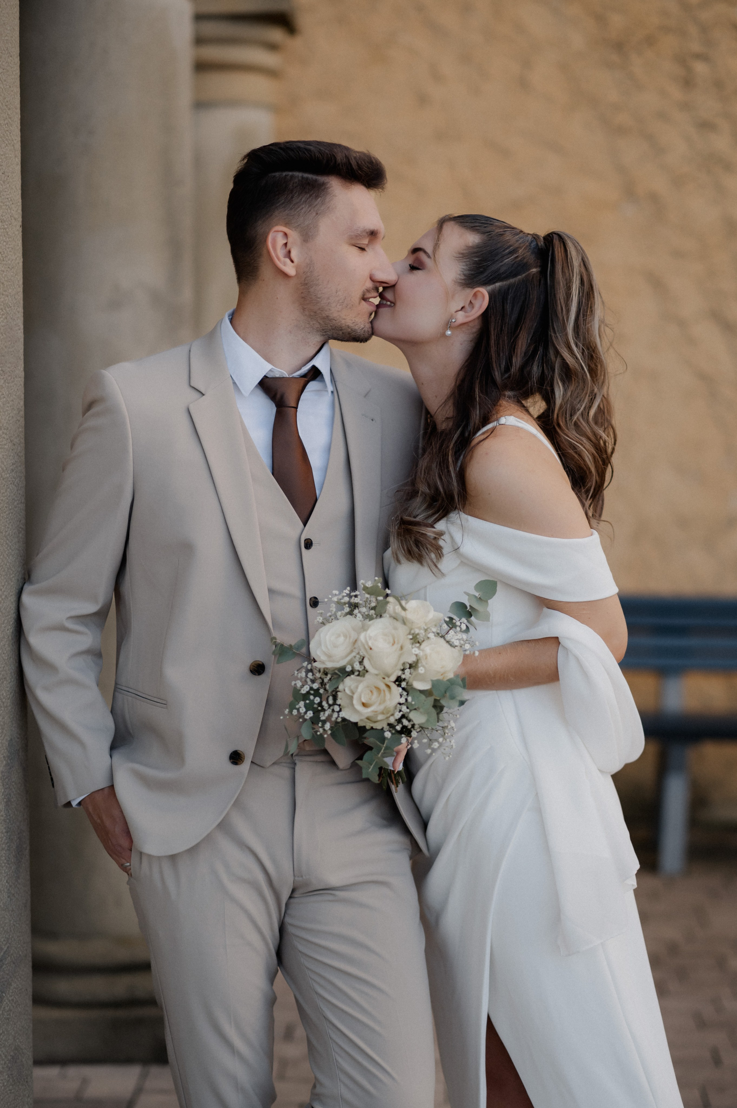 CIVIL WEDDING IN STADTSCHLOSS IN HERRIEDEN. Photographer in Nuremberg Irina Mehnert from Ansbach